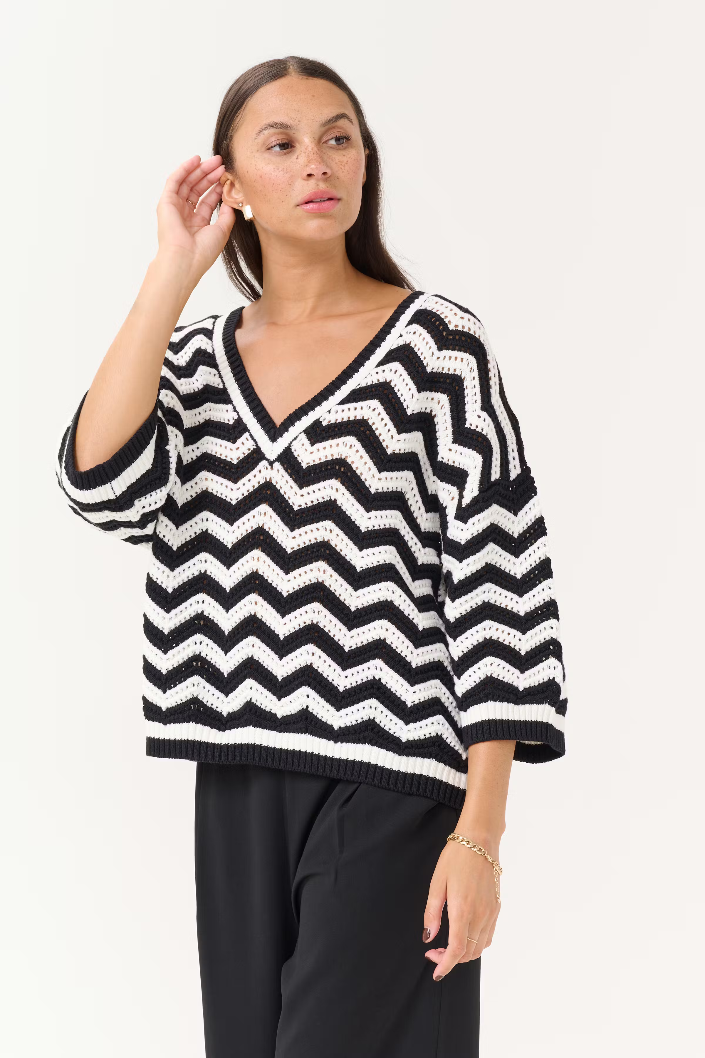 KAlaina Pullover LOOKBOOK FRONT 10510185-107435