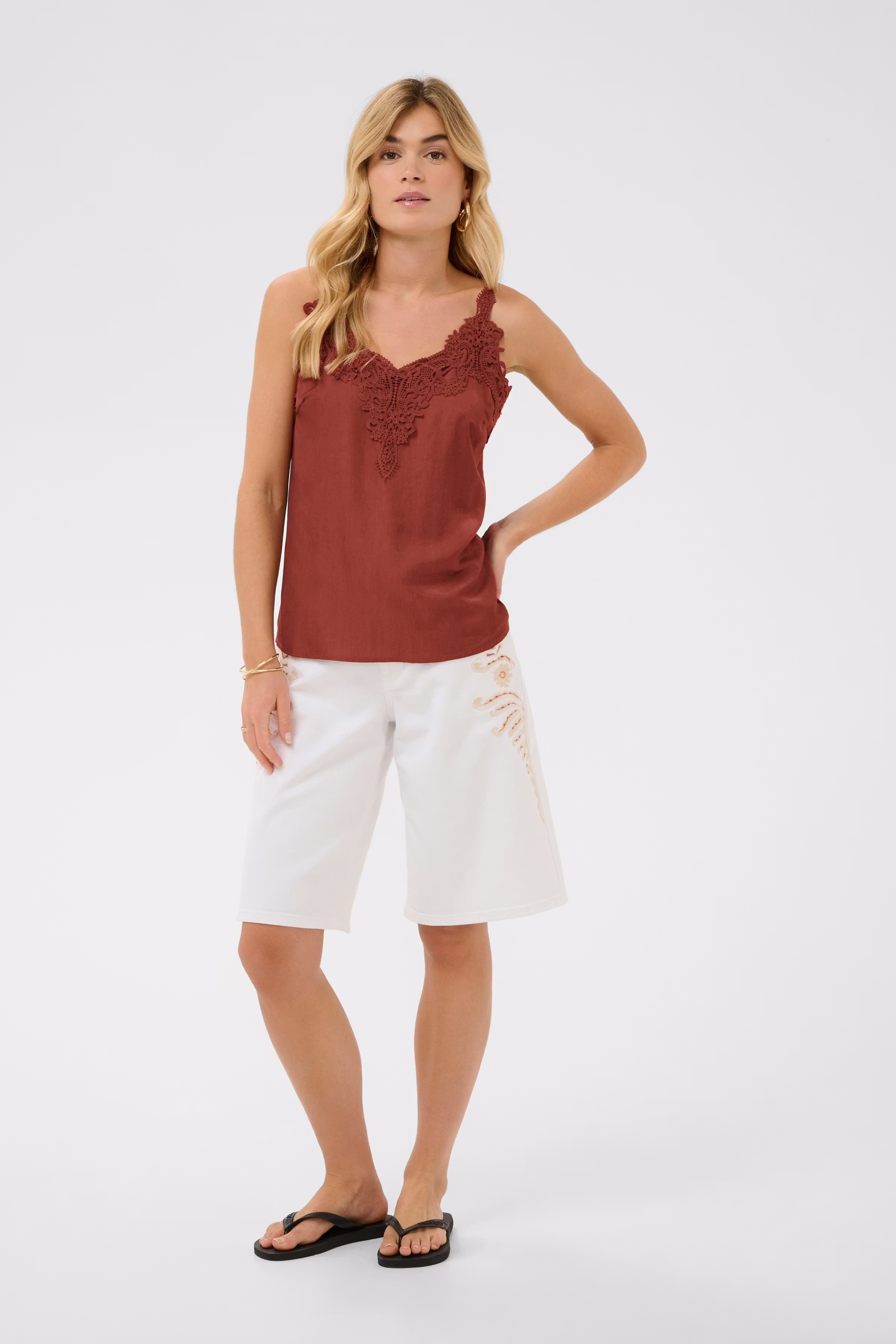 CRAnna Top LOOKBOOK FRONT 10611224-181323