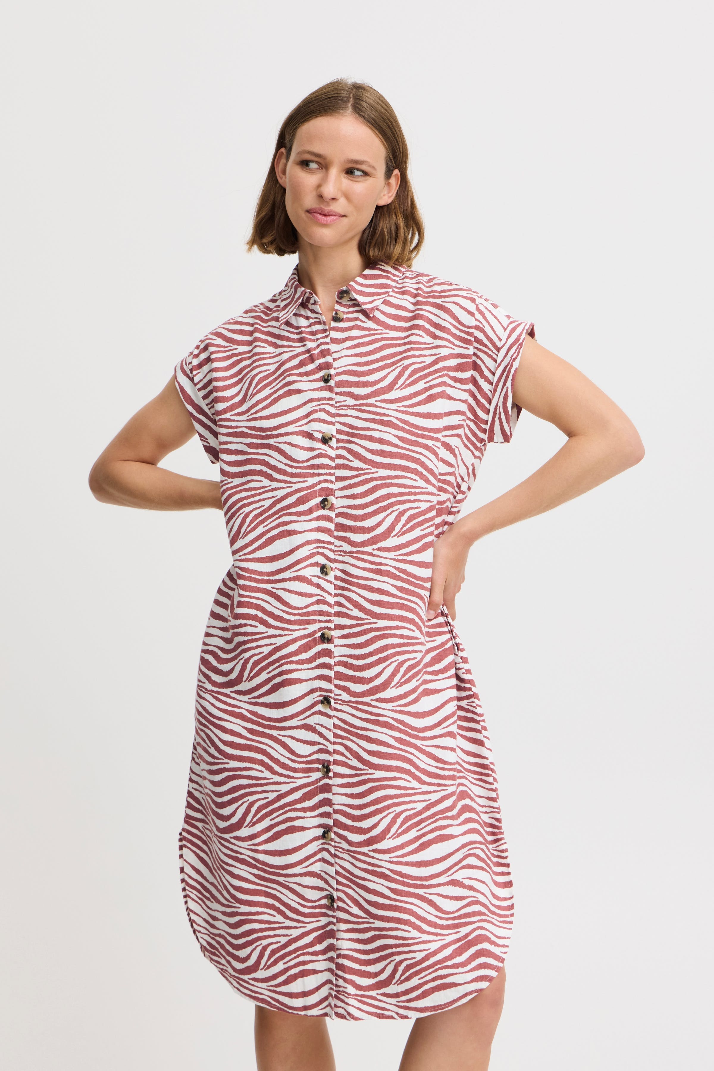 BYFALAKKA Kleid LOOKBOOK FRONT 20814553-204541