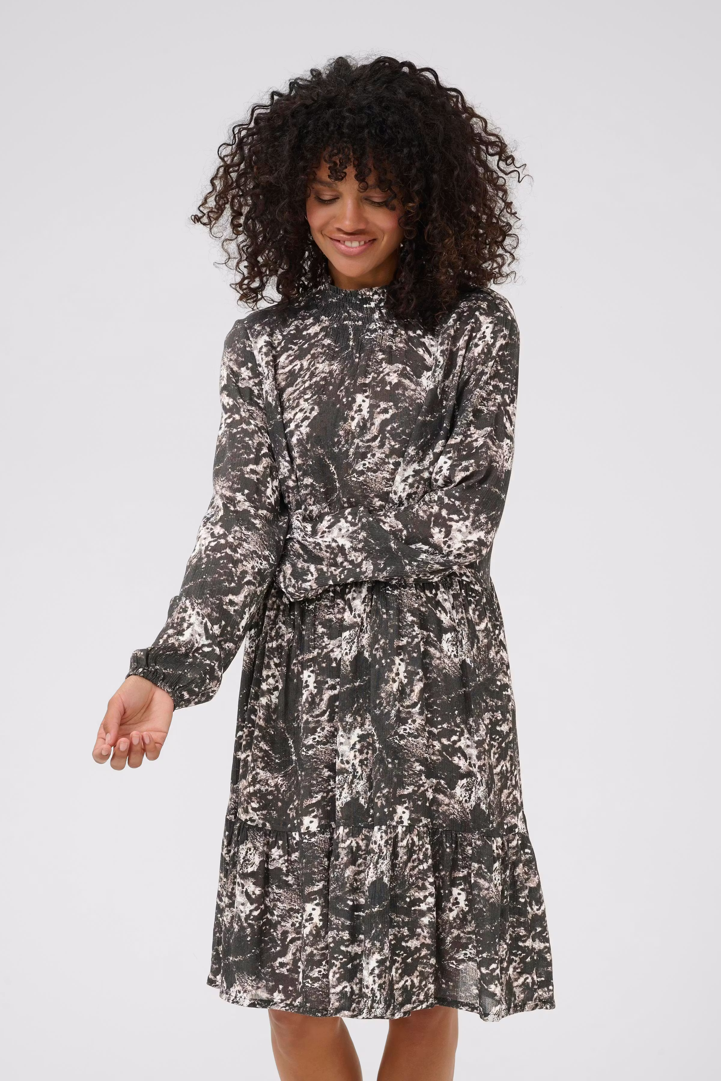 KAlinda Kleid LOOKBOOK FRONT 10510741-108203