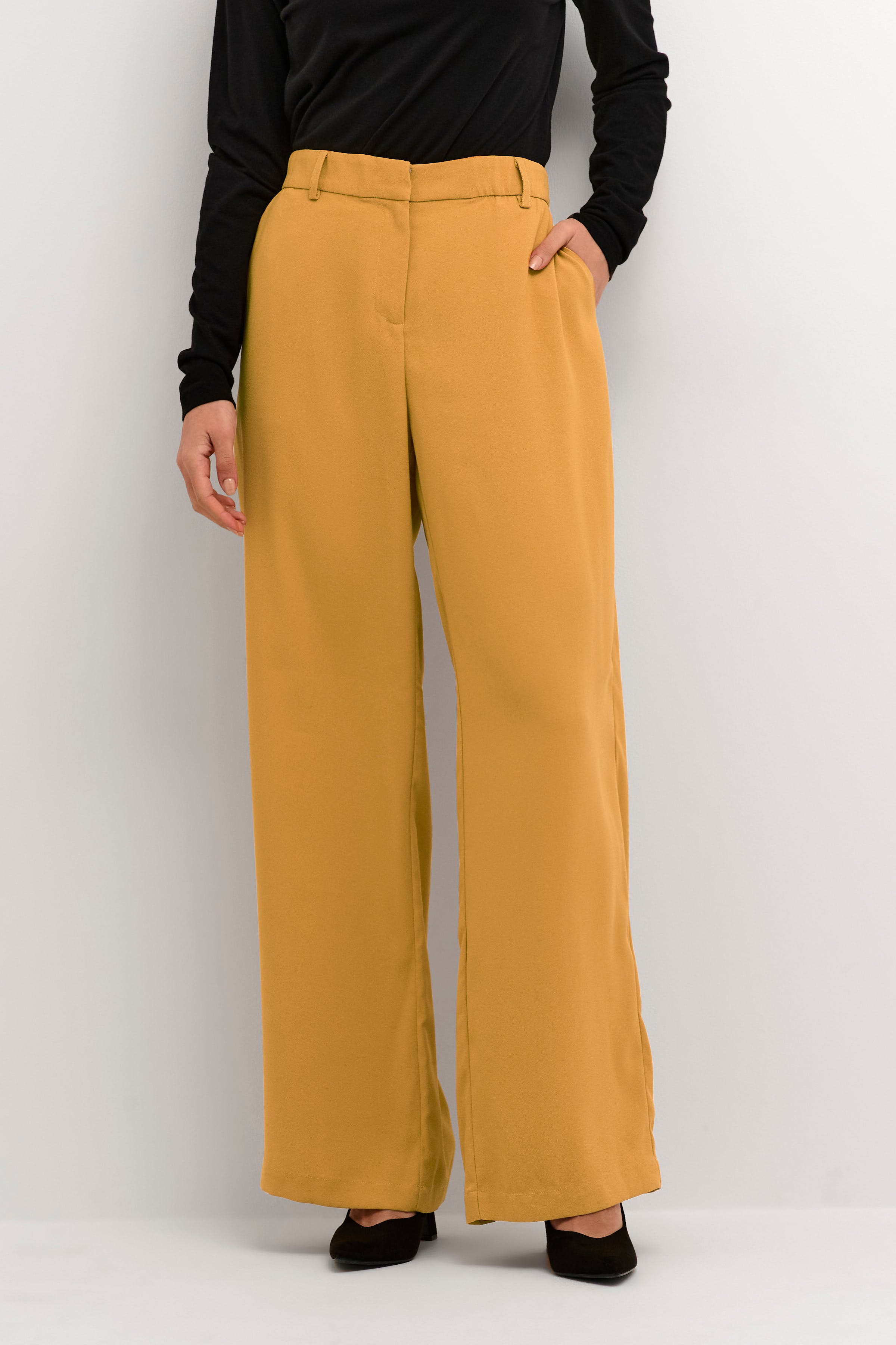 CRCocamia Hose LOOKBOOK FRONT 10611708-160950