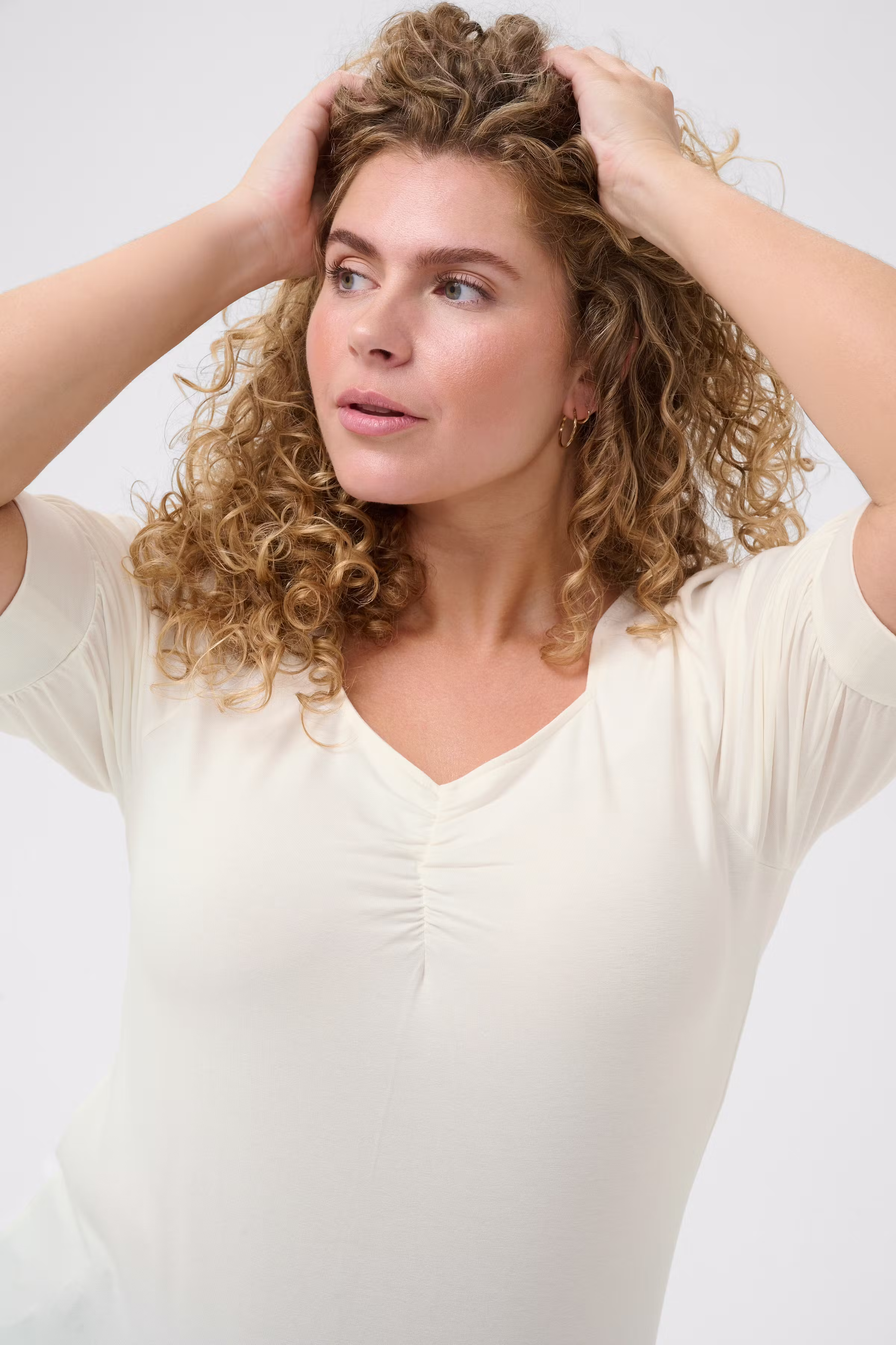 KCsissy T-Shirt LOOKBOOK DETAIL 10581401-110602