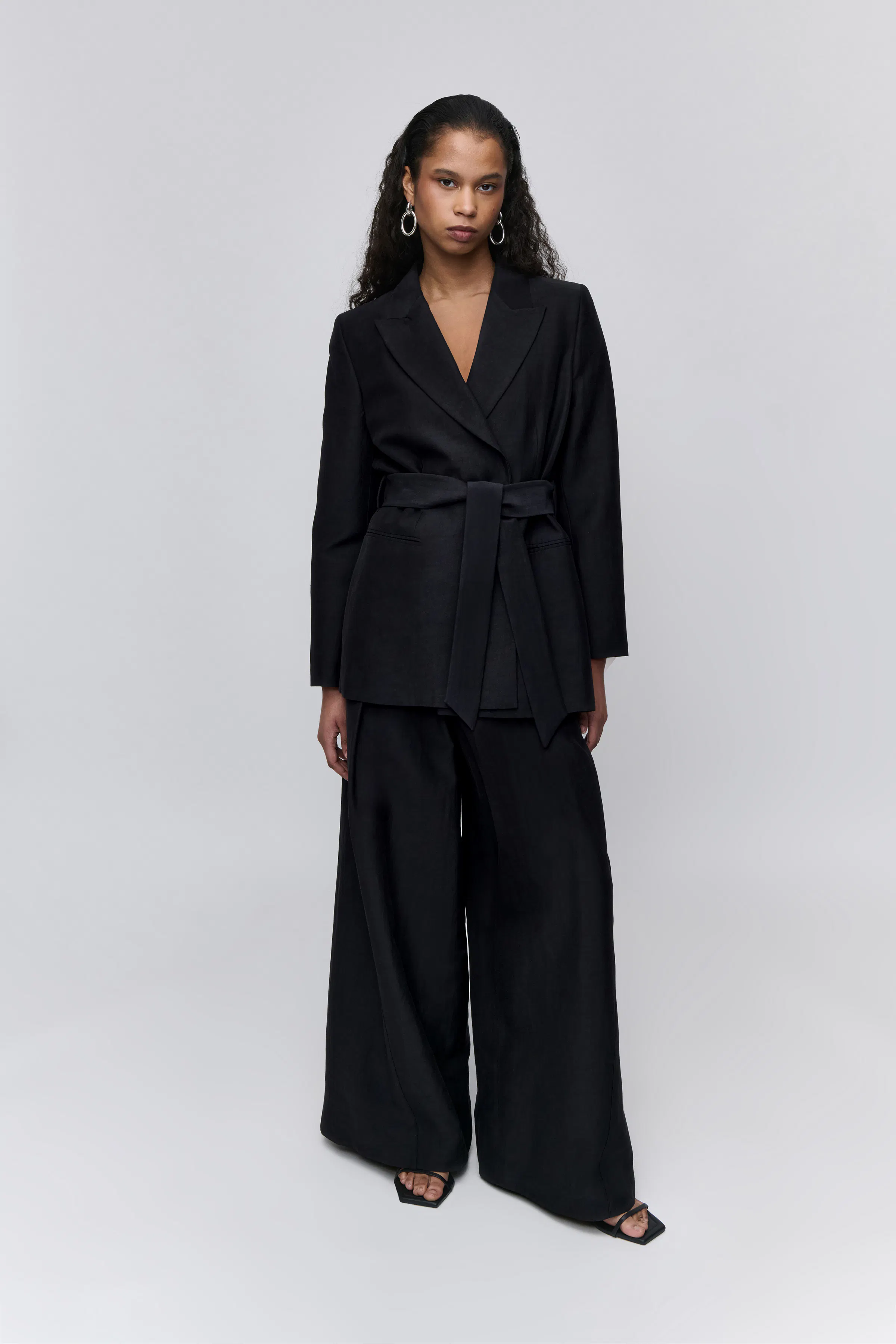 IOJOSEPHINA BLAZER IN BLACK COLOUR