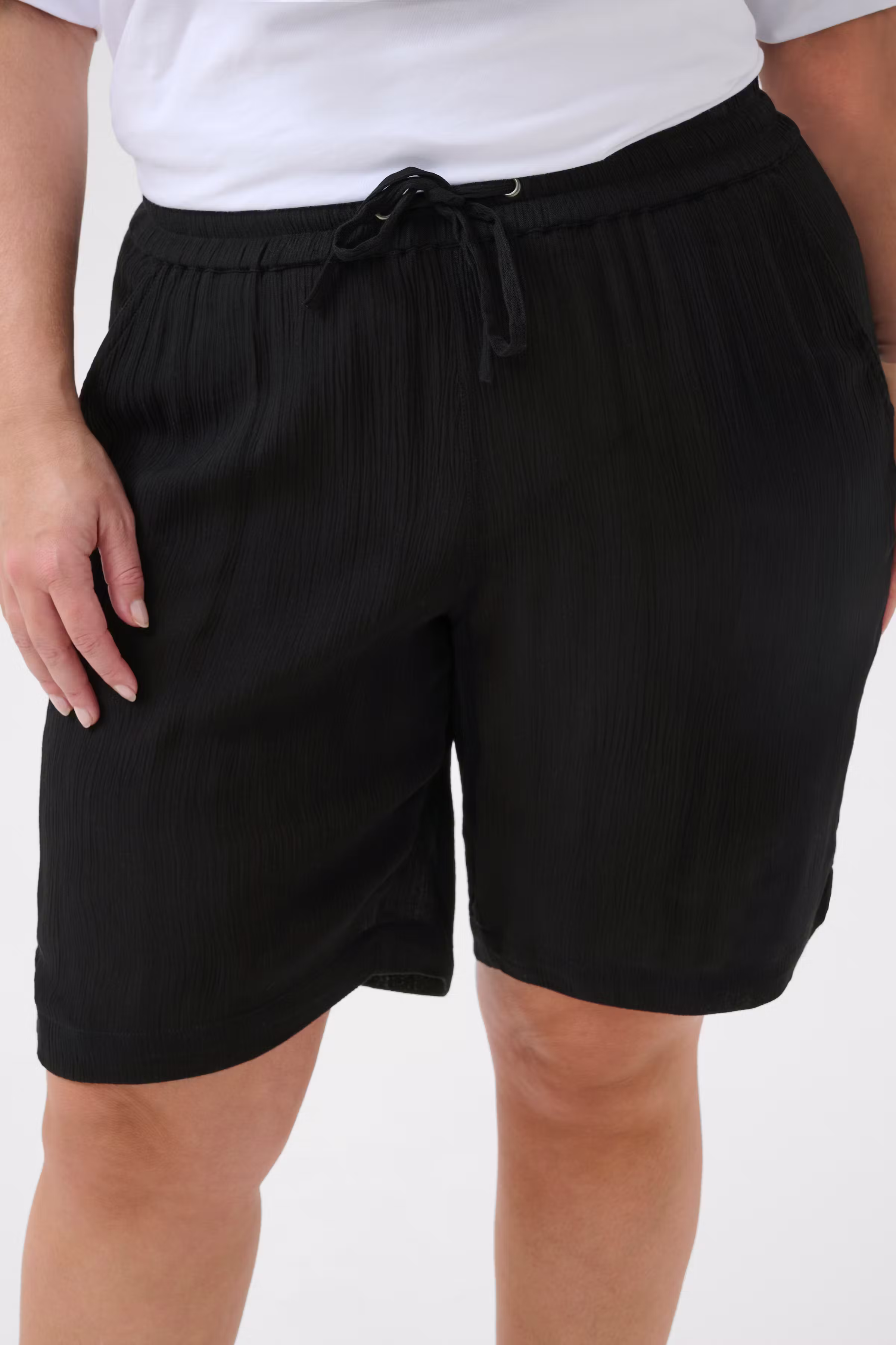 KCjulia Shorts LOOKBOOK DETAIL 10583292-100121