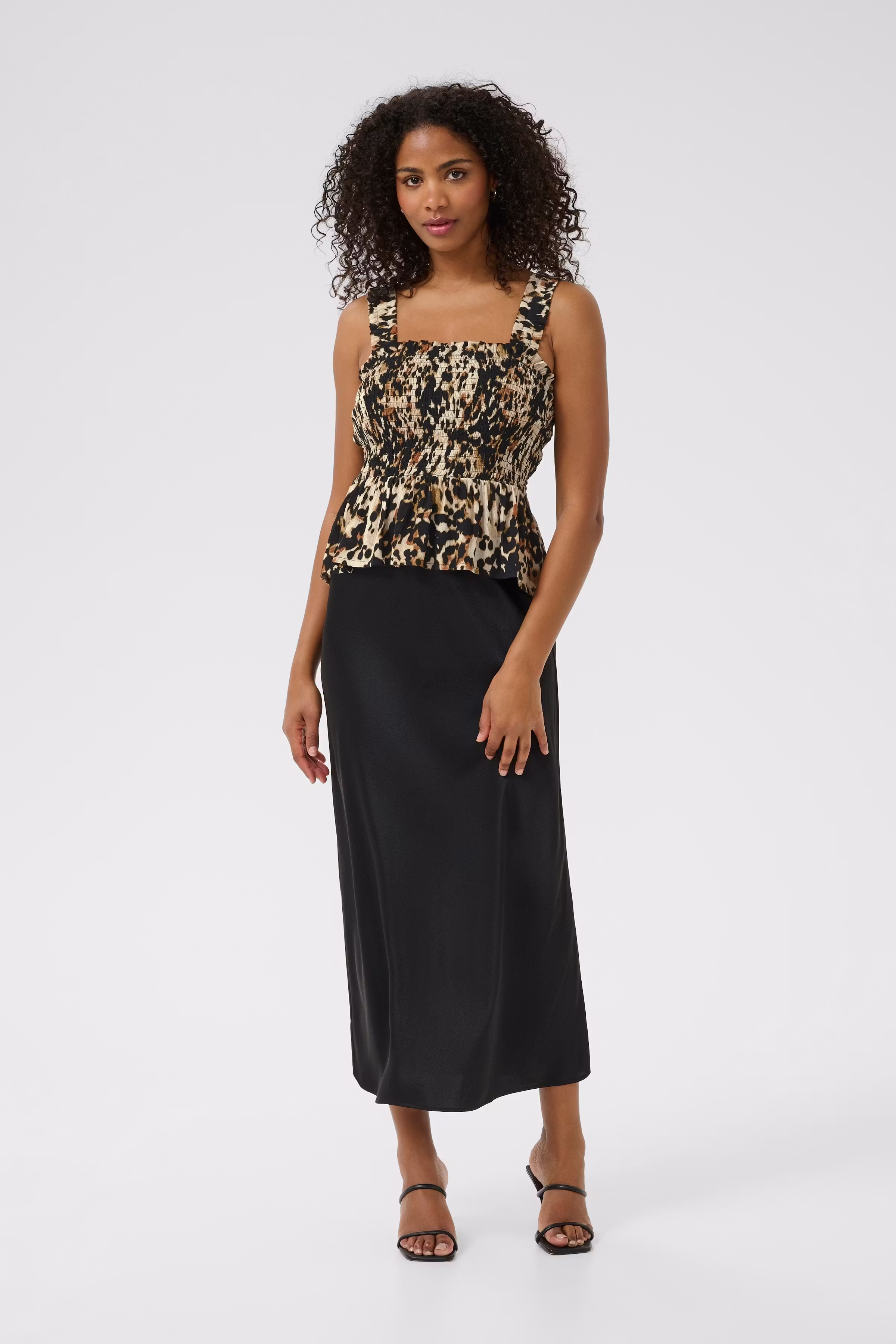 KAamber Top LOOKBOOK FRONT 10508629-107550