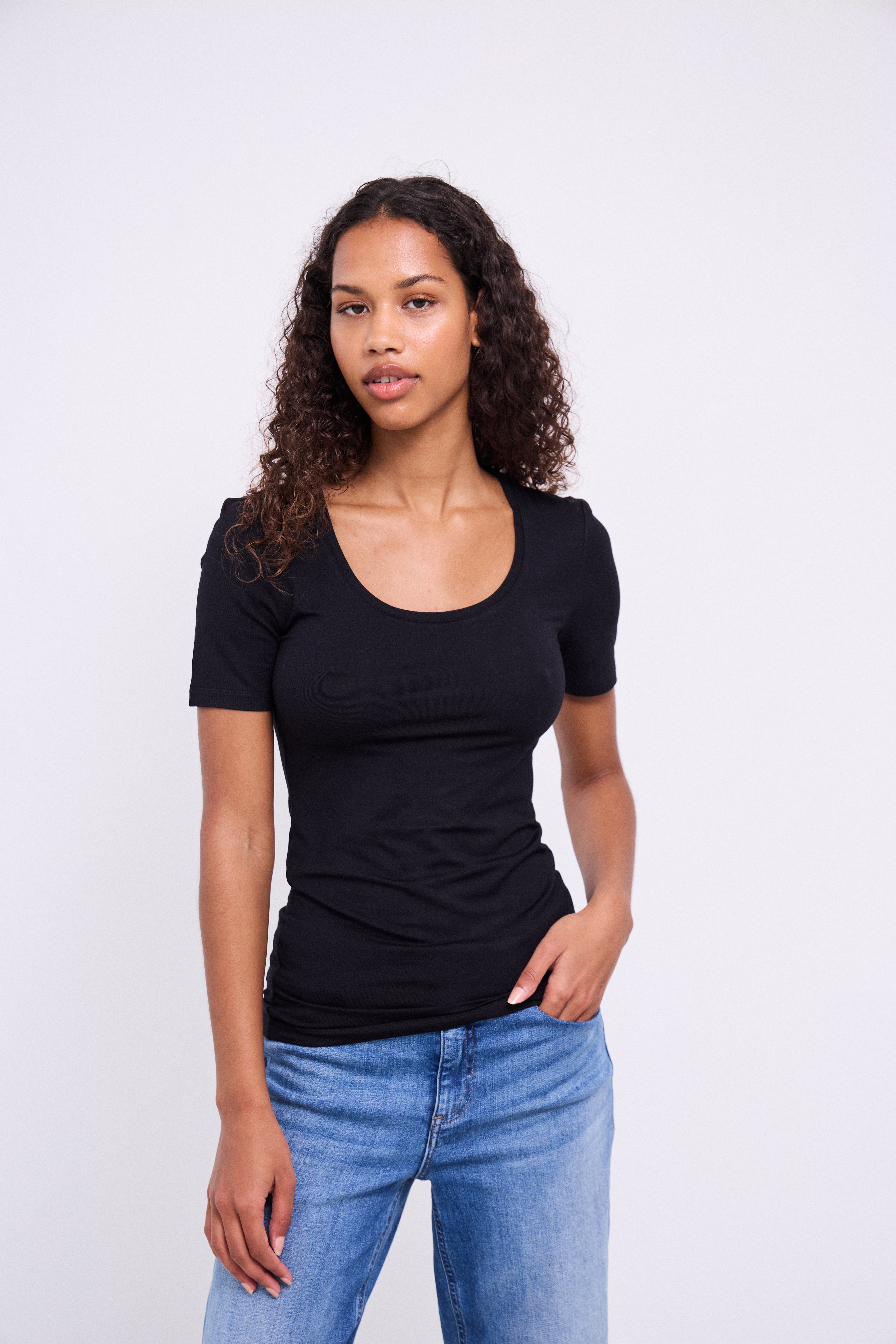 IHZOLA T-shirt LOCATION NONE 20120345-194008