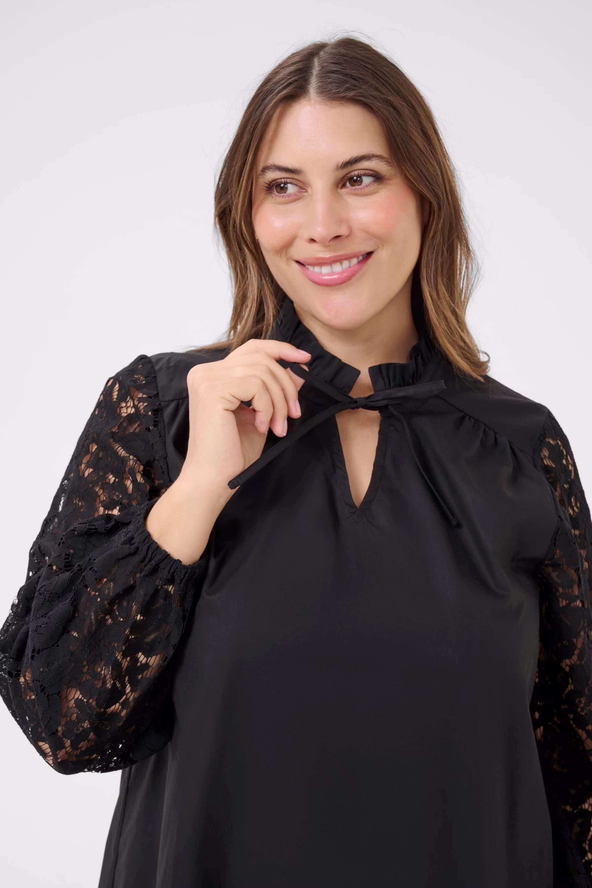 KCmynthia Bluse LOOKBOOK DETAIL 10583686-100121