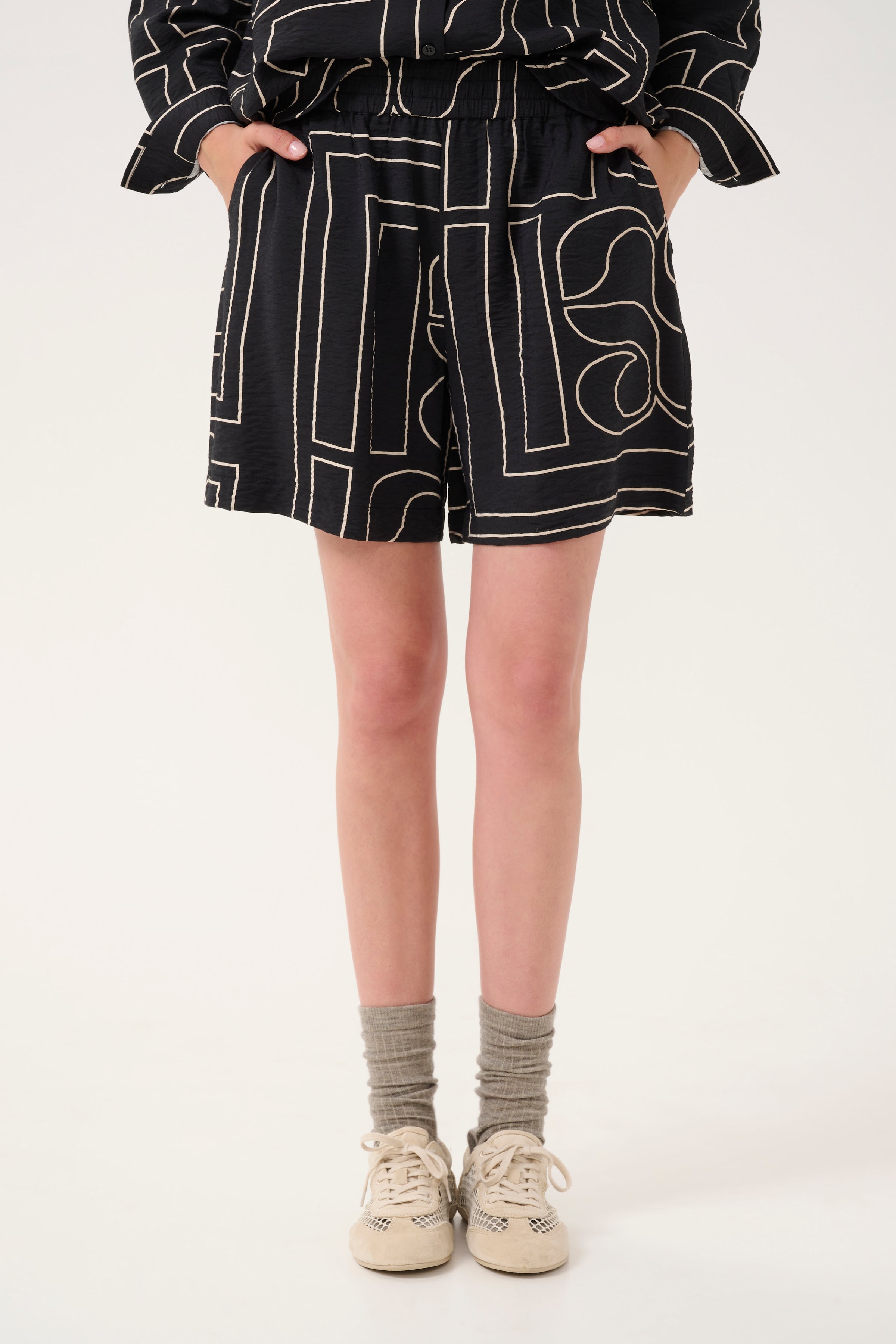 KellyMW Shorts LOOKBOOK FRONT 10705098-107470