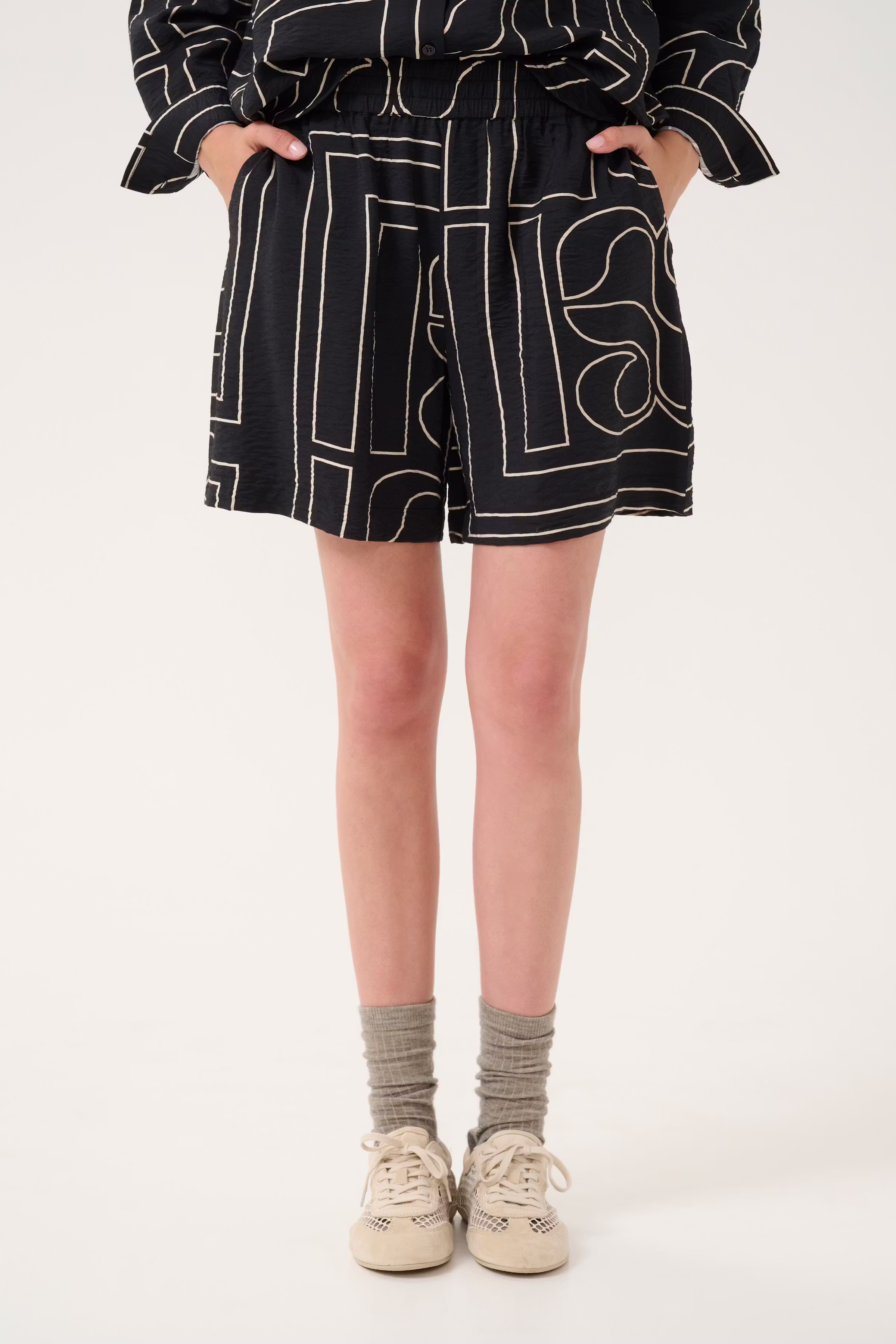 KellyMW Shorts LOOKBOOK FRONT 10705098-107470