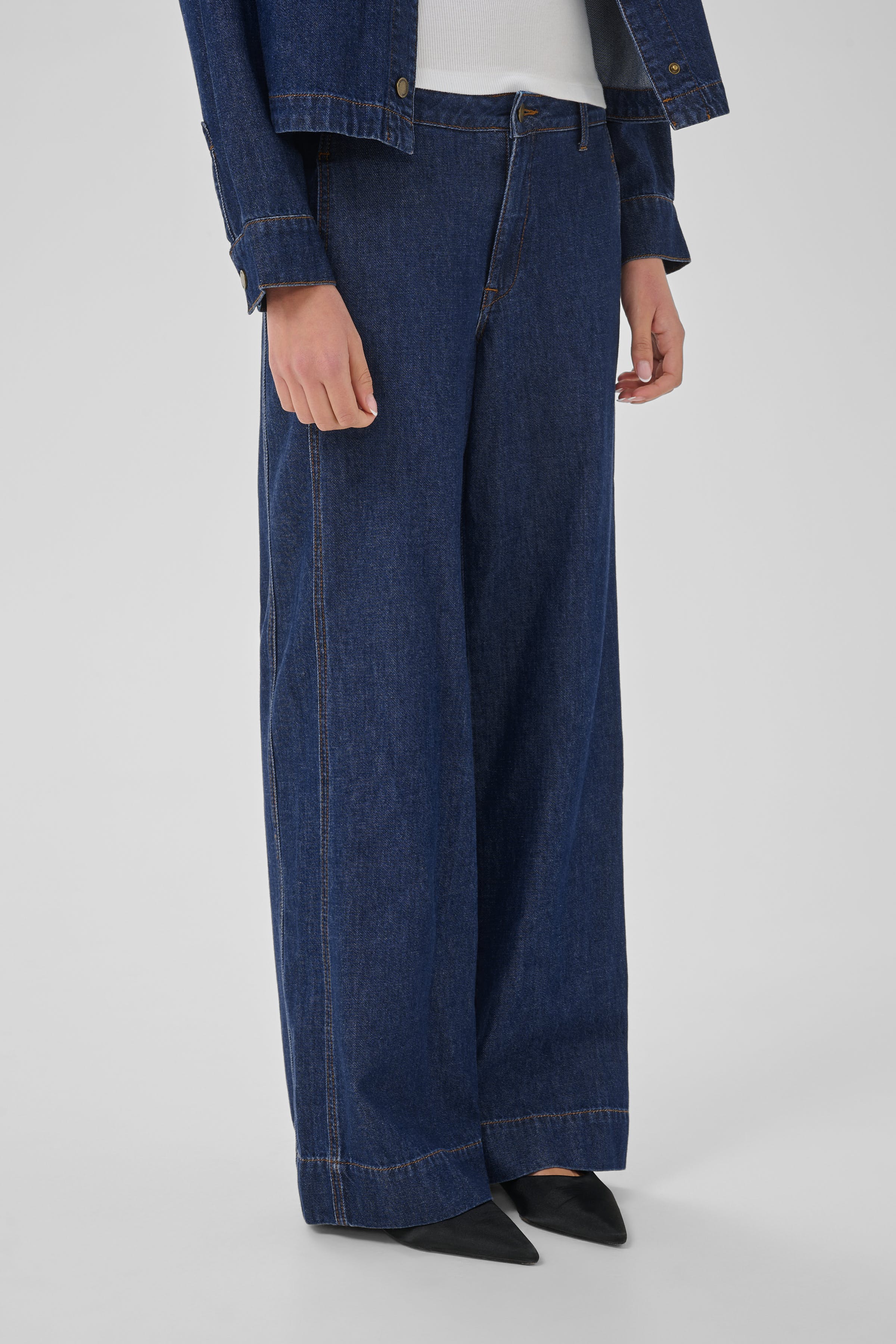 HilmaMW Jeans LOOKBOOK FRONT 10705062-100061