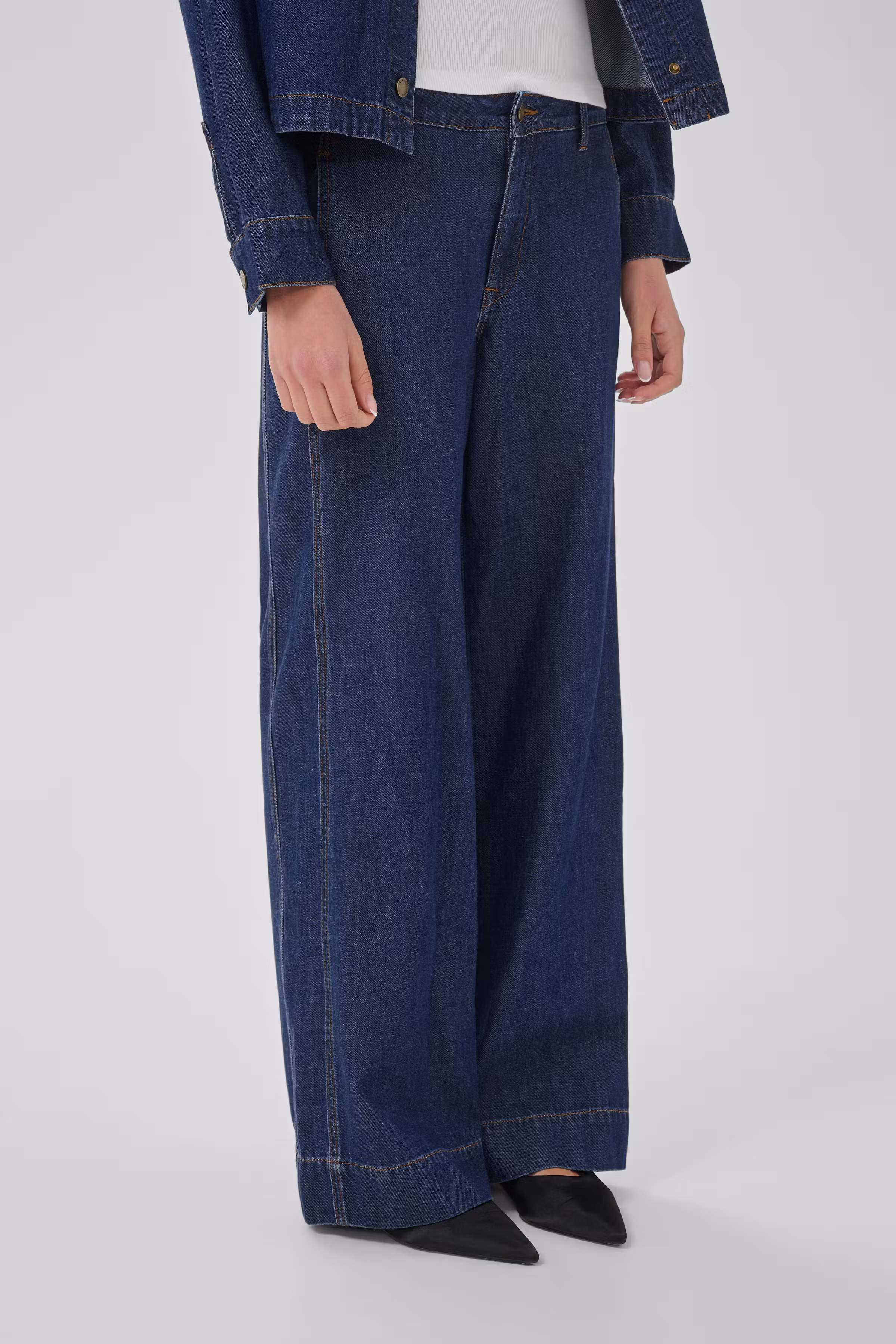 HilmaMW Jeans LOOKBOOK FRONT 10705062-100061