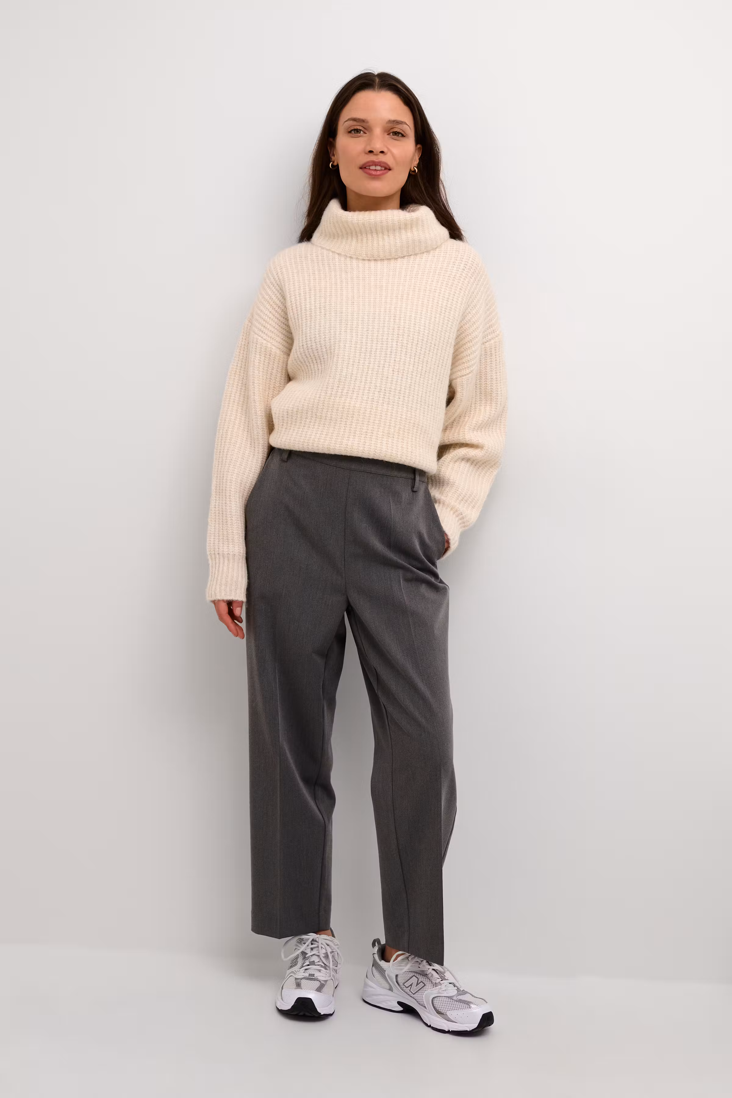 KAsakura Cropped Hose LOOKBOOK FRONT 10506127-100125