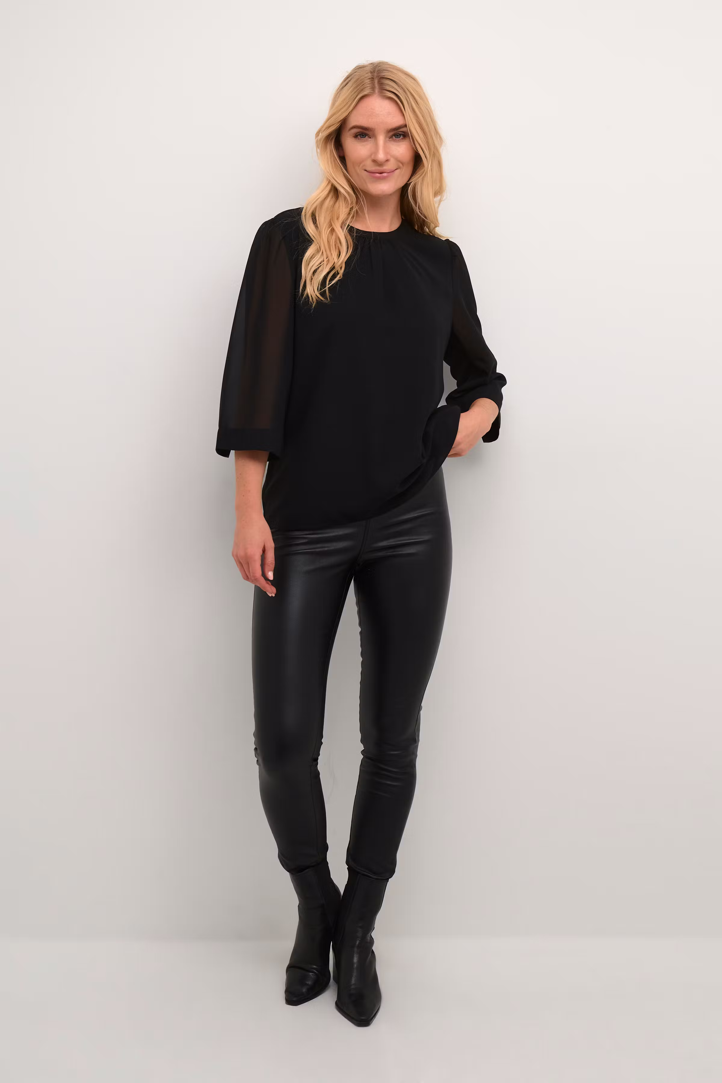 BPjuliane Bluse LOOKBOOK FRONT 10590586-100121B