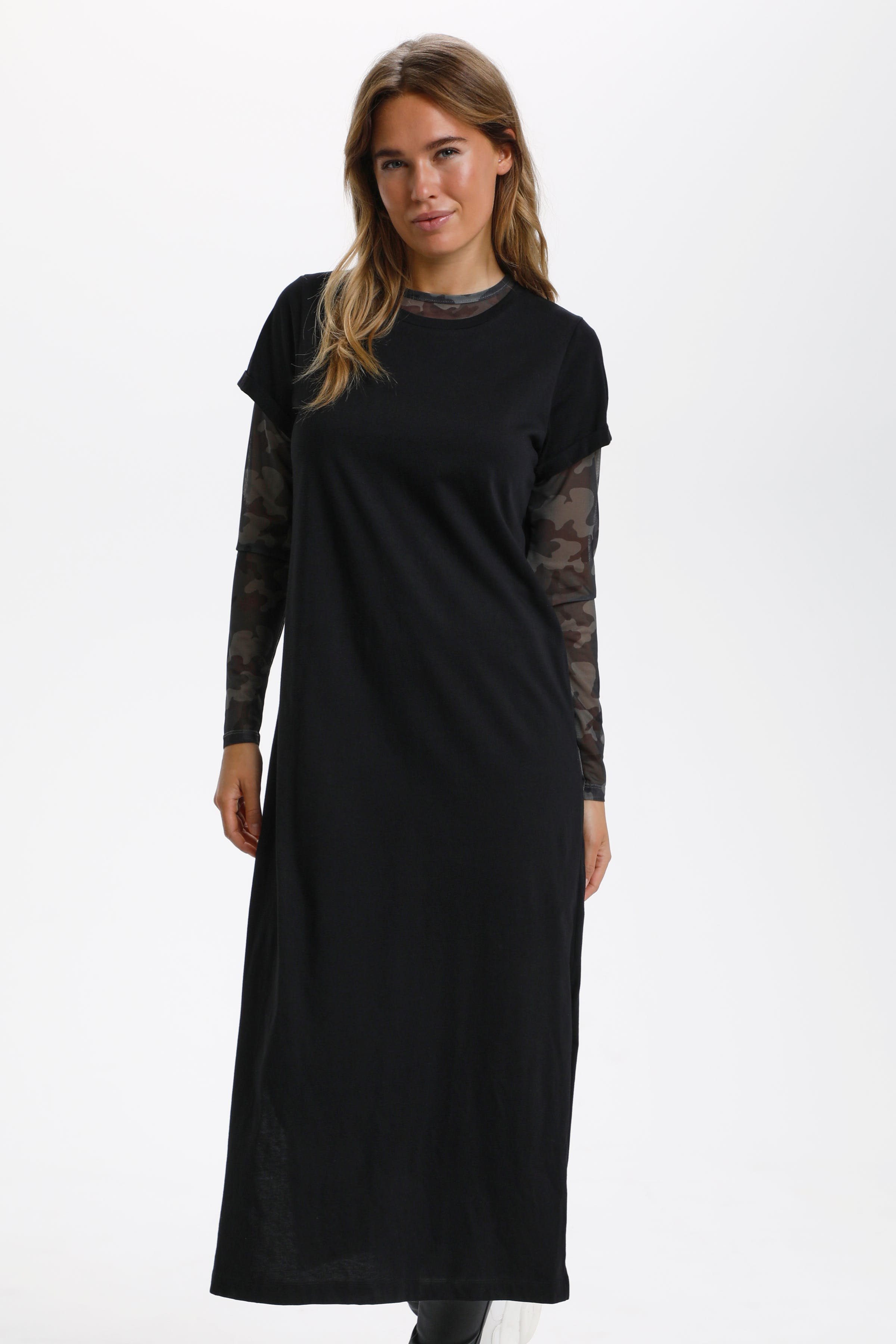 KAcelina Klänning LOOKBOOK FRONT 10551884-100121