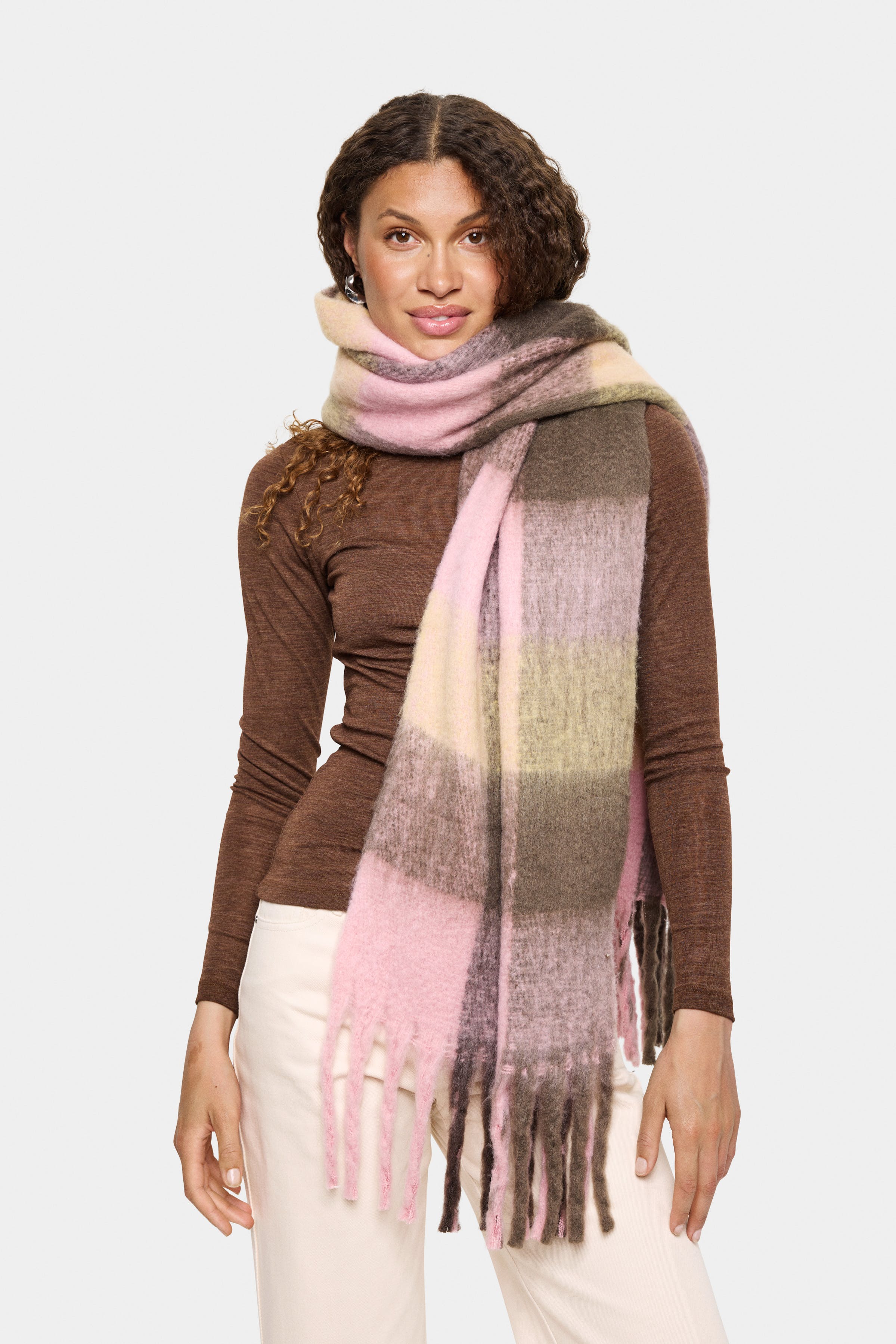 LandaSZ Scarf LOOKBOOK FRONT 30514325-142305