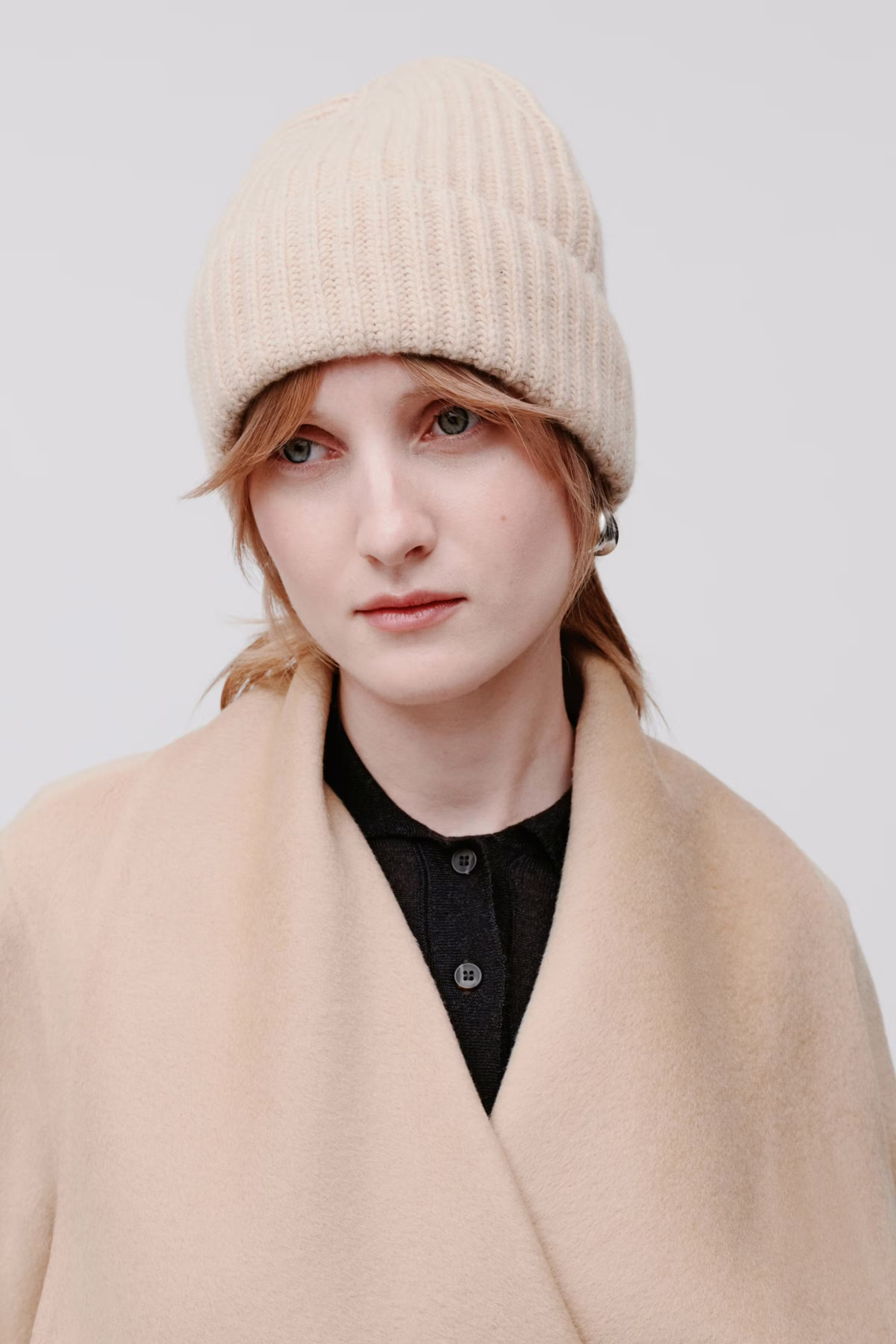 AMBER BEANIE LOOKBOOK FRONT 30600716-BE401