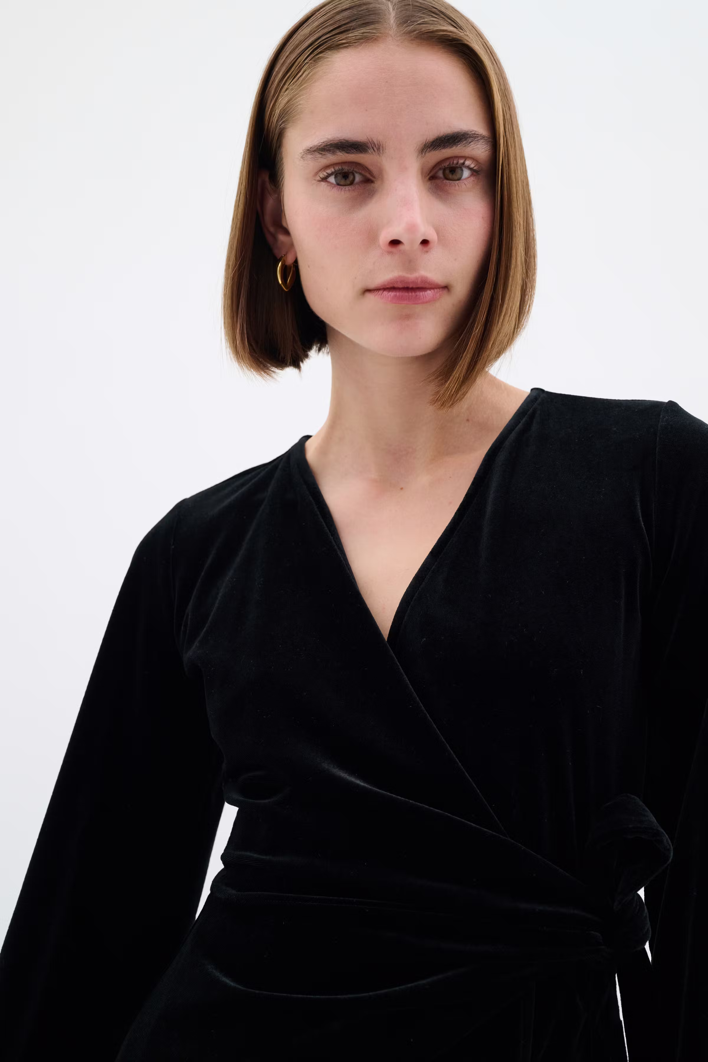 BrynnIW Goriel velours Wrap Kleid LOOKBOOK DETAIL 30110083-194008