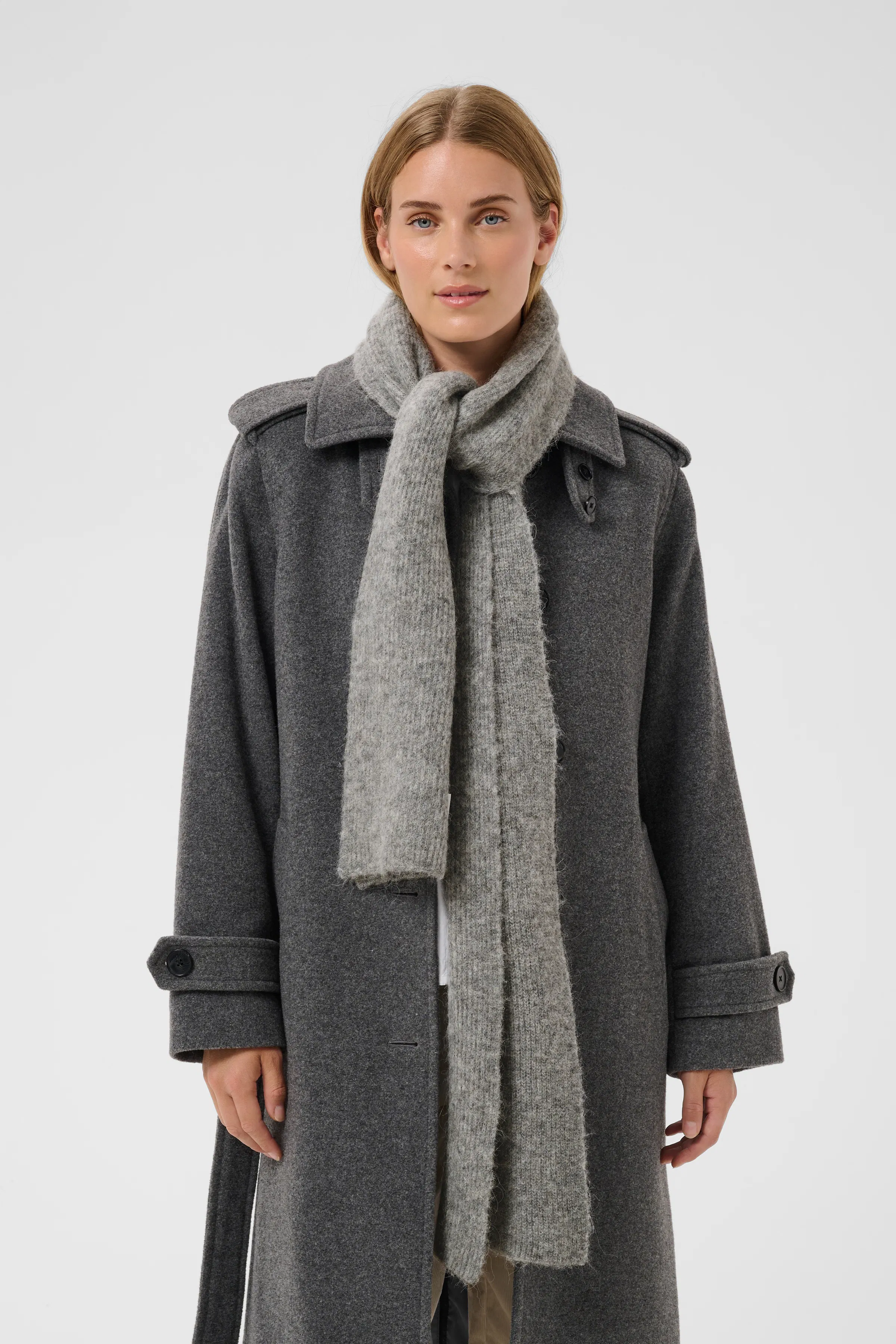 SveaPW Scarf LOOKBOOK FRONT 30310724-1715001