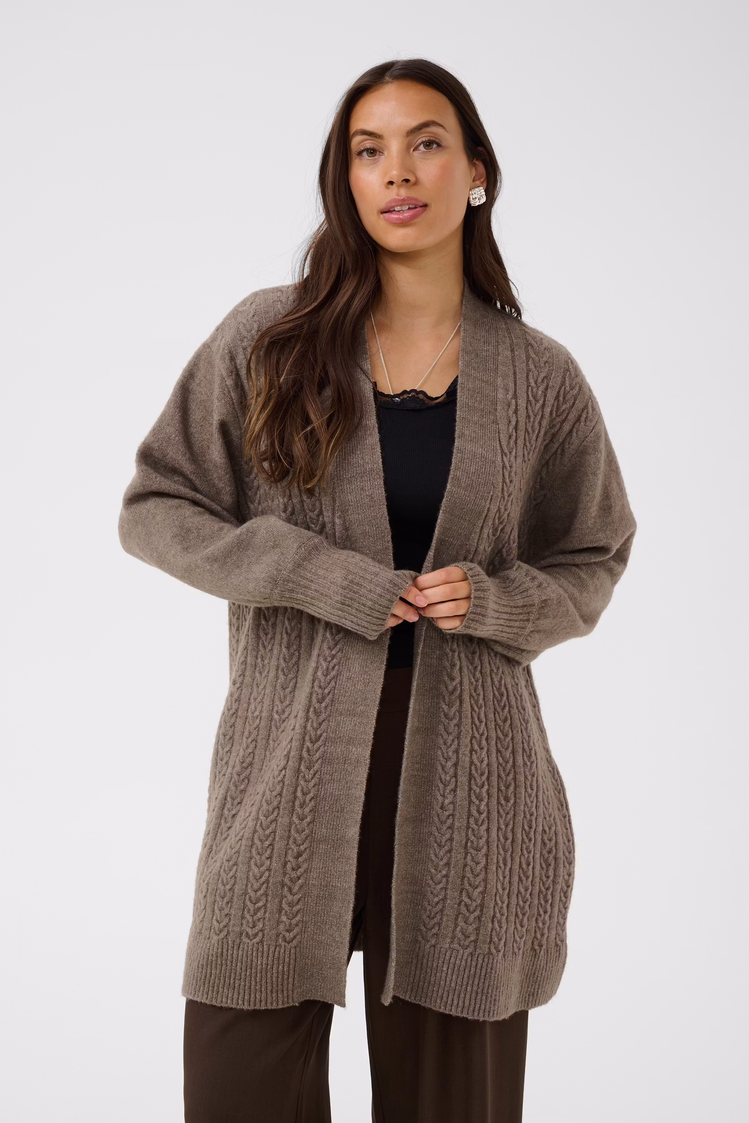 BPmadelyn Cardigan LOOKBOOK FRONT 40200070-1813041