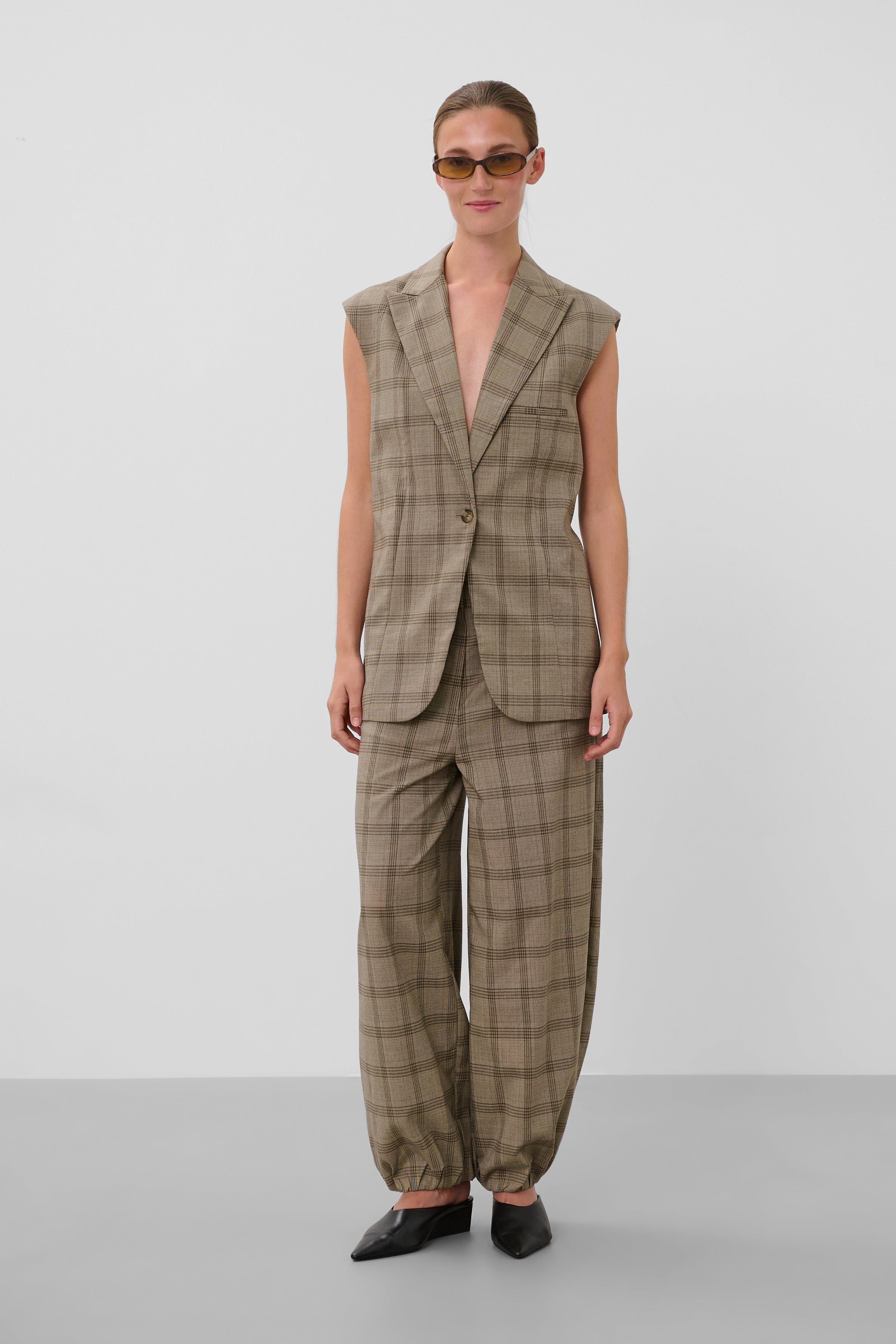 SLRanja Bukser LOOKBOOK FRONT 30409668-305430