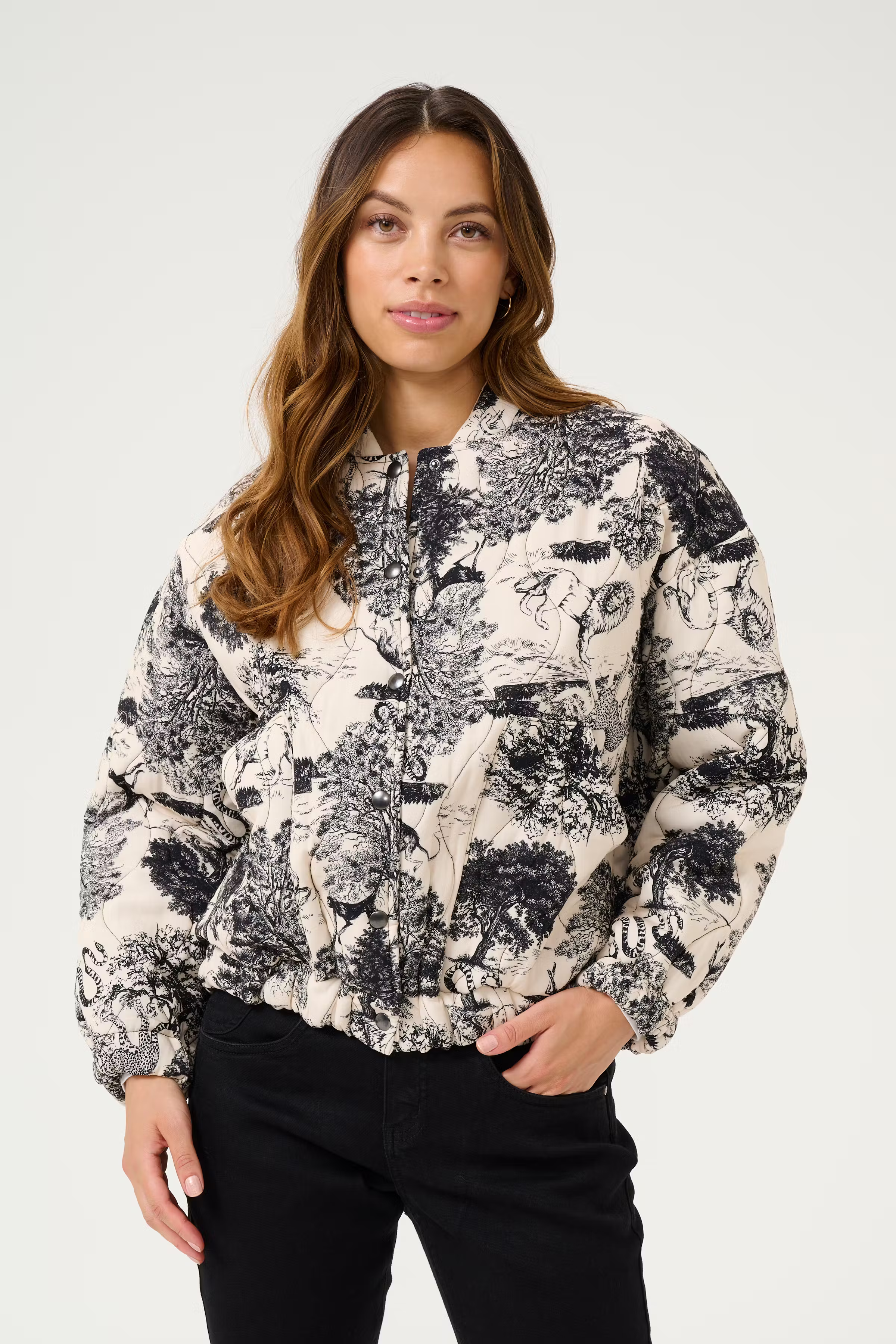 CRMaisey Bomber jacket LOOKBOOK FRONT 10613139-107823