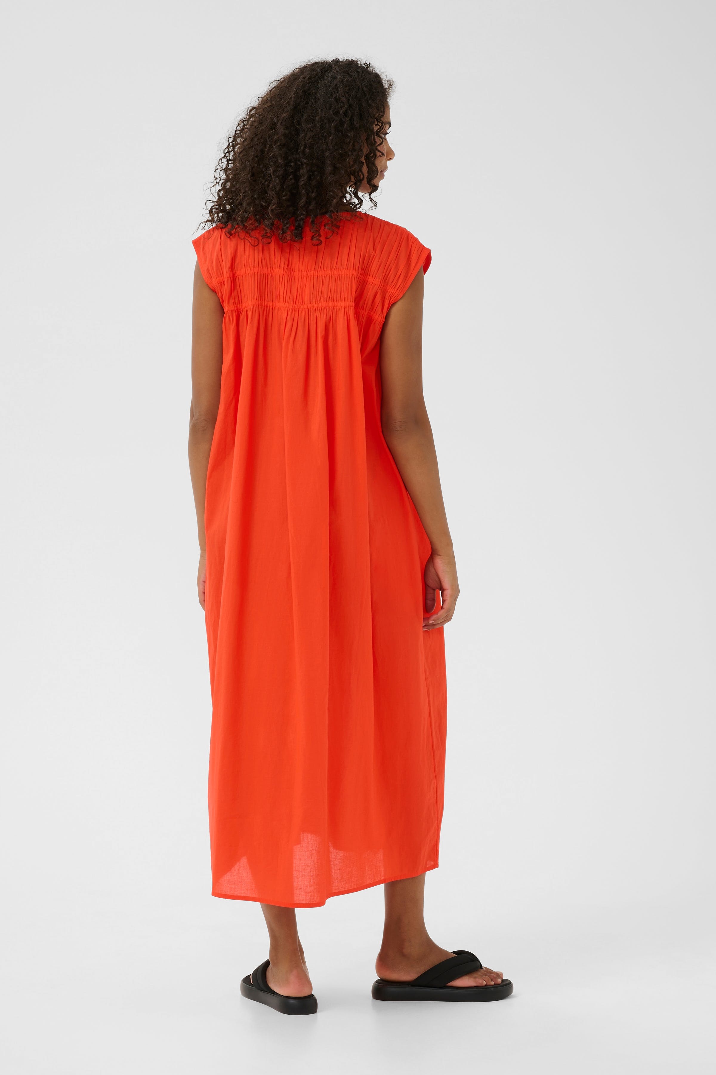 KAthua Kjole LOOKBOOK BACK 10509988-171558