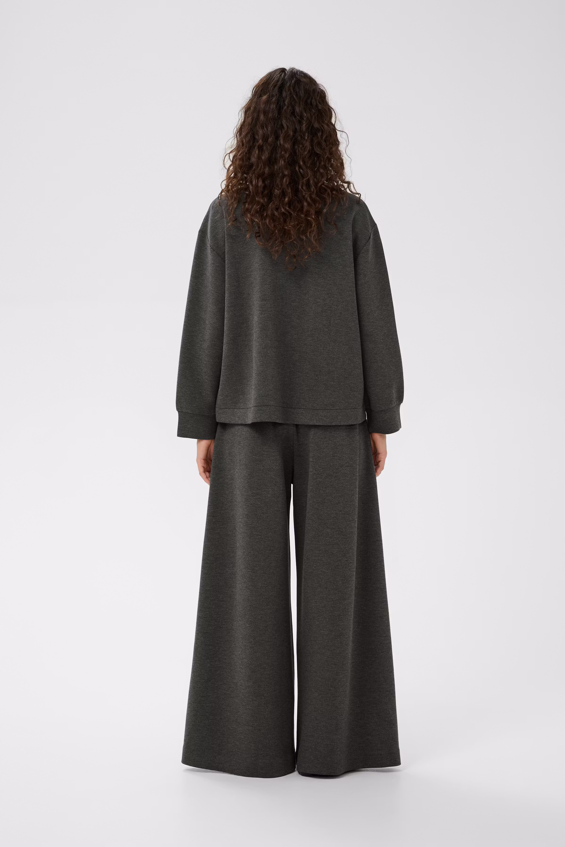 GidaIW Sweatshirt LOOKBOOK BACK 30111104-300596