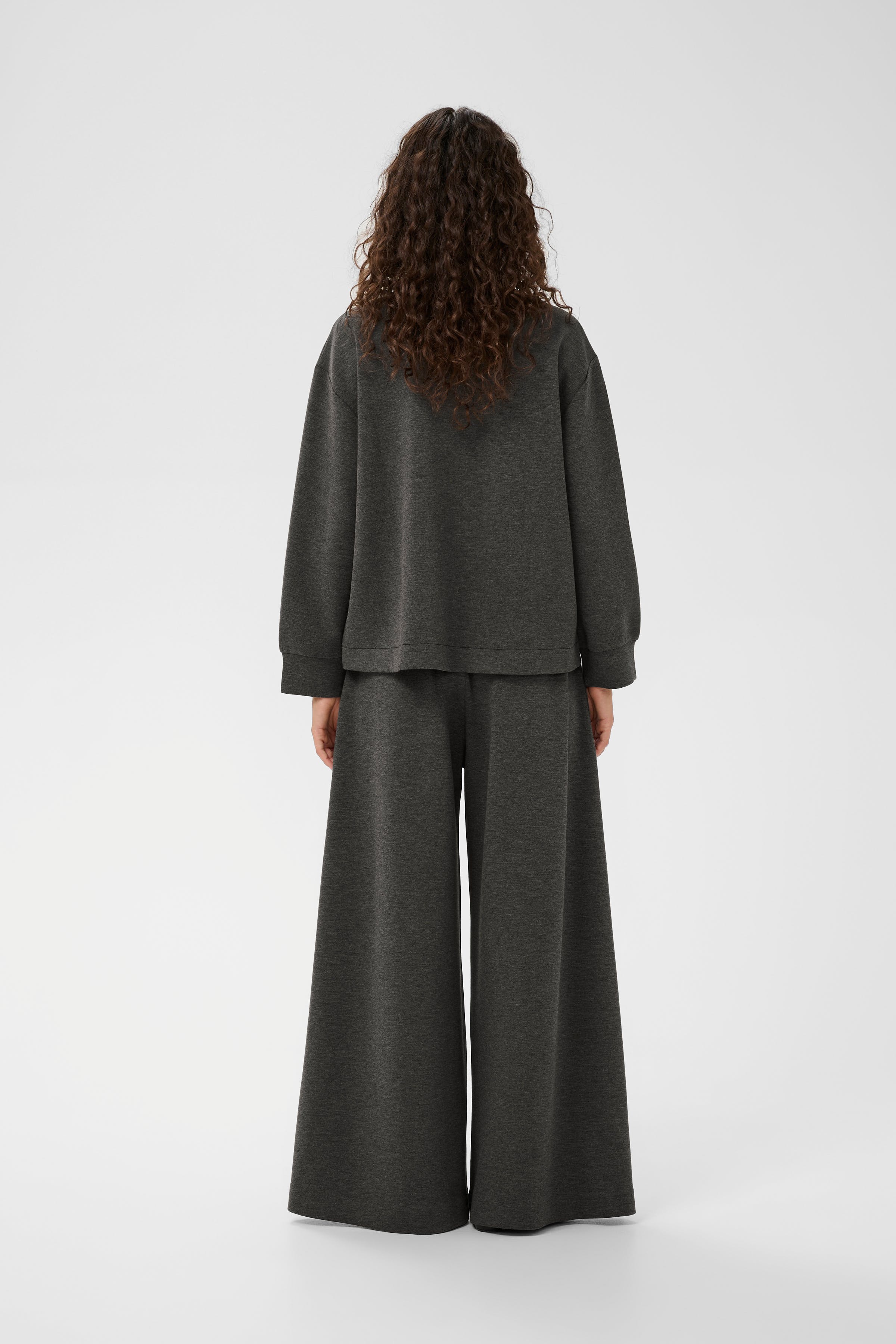 GidaIW Sweatshirt LOOKBOOK BACK 30111104-300596