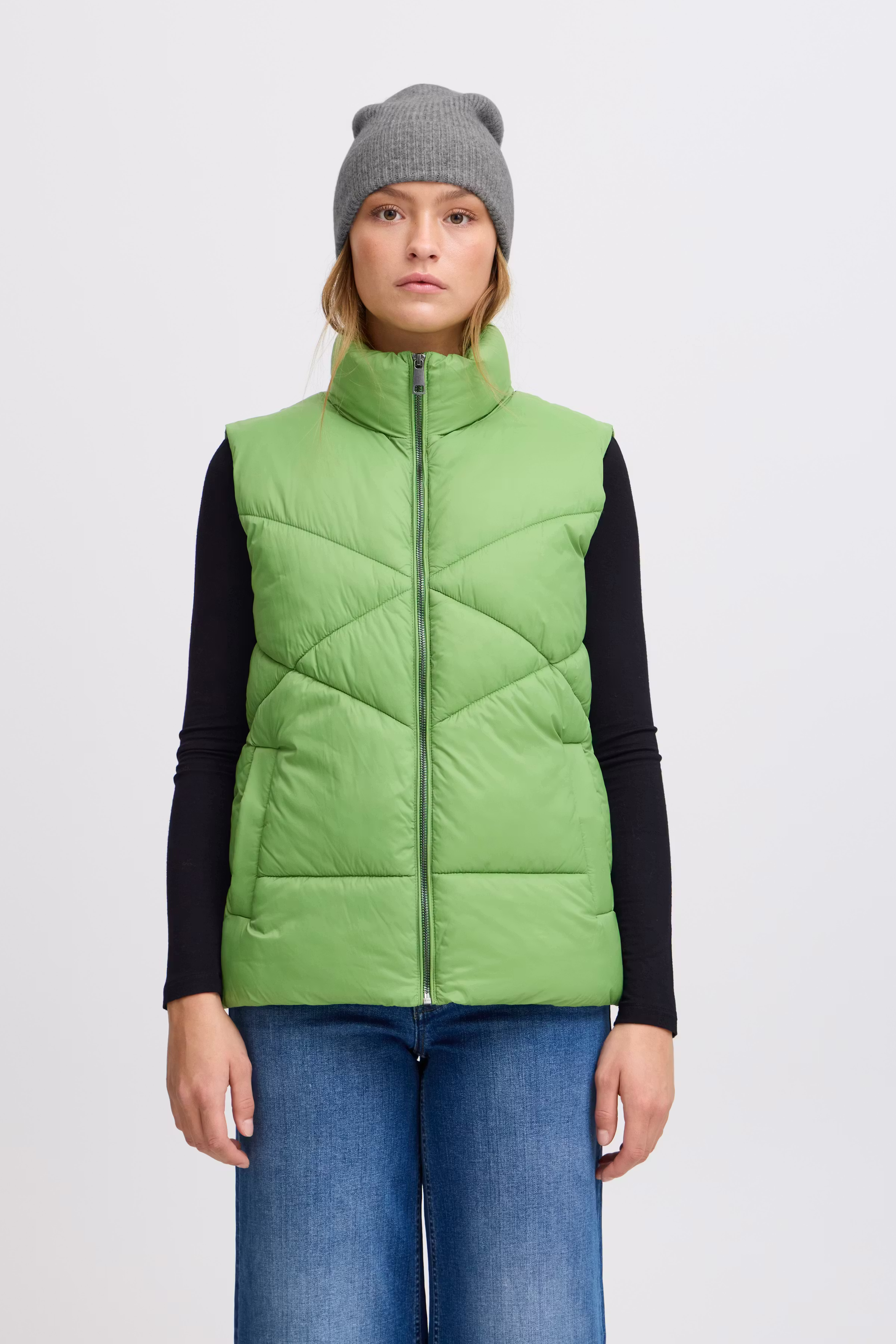 IAIVO Hood LOOKBOOK FRONT 20110525-200420