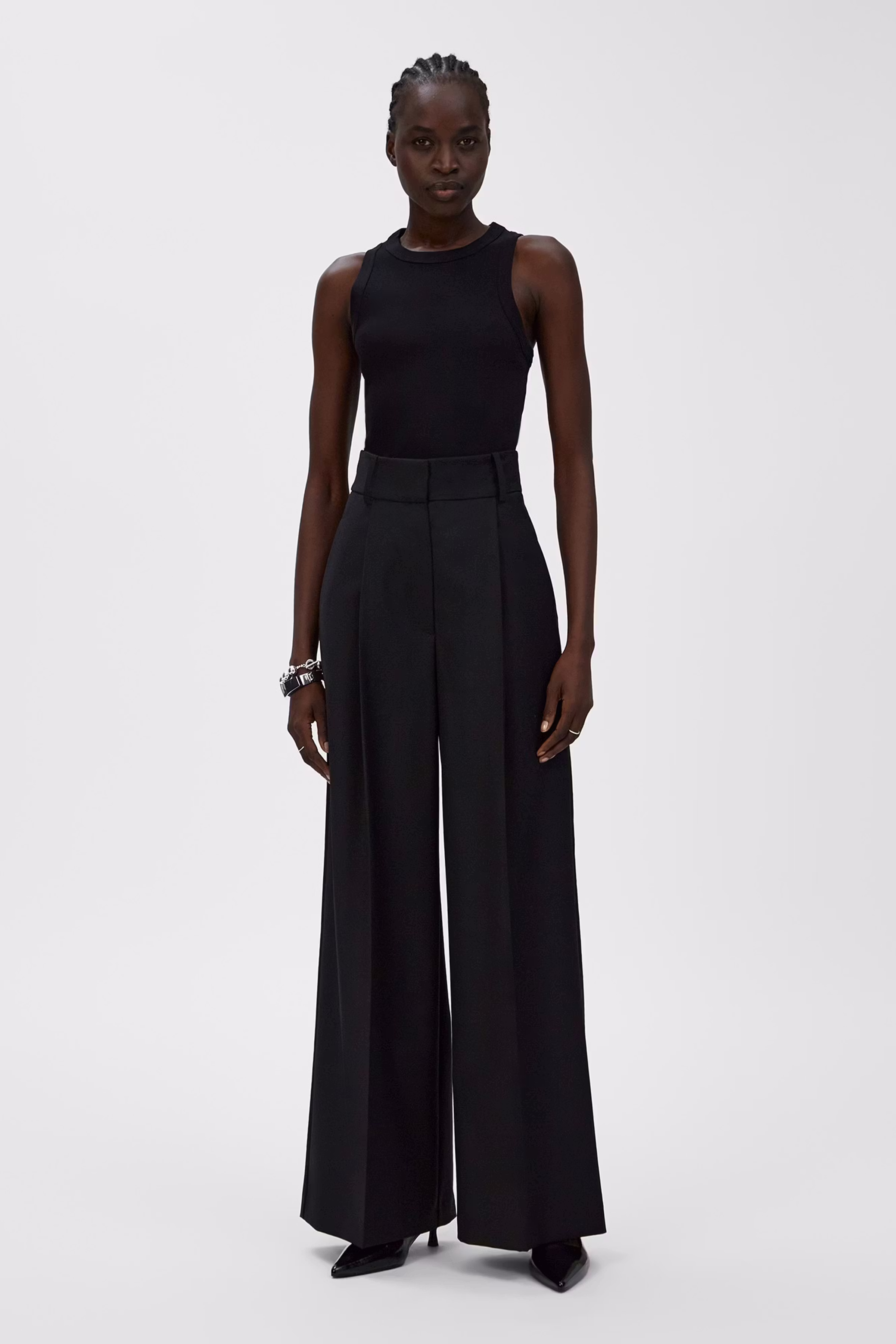 KLARA Top LOOKBOOK FRONT 30600447-BK999