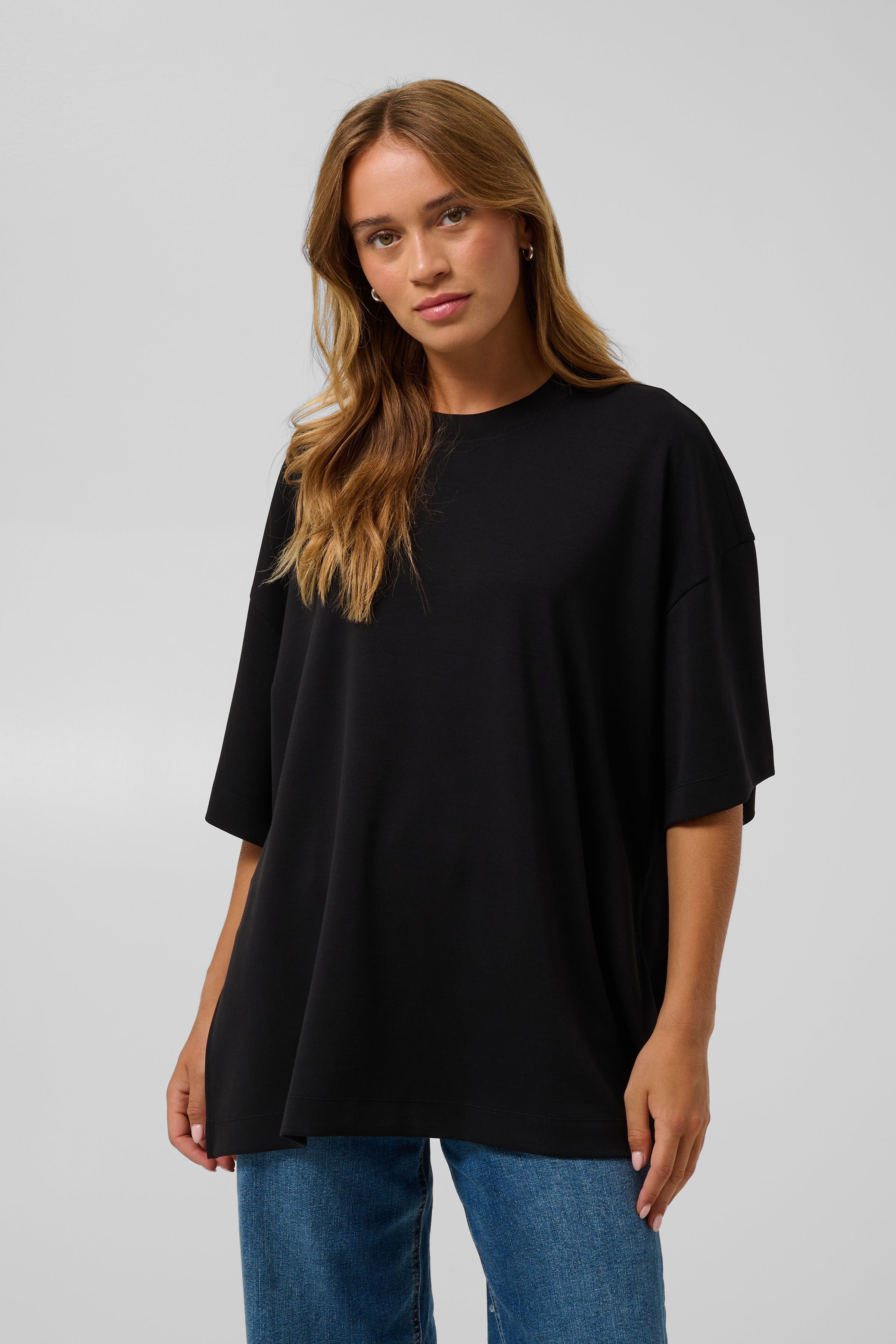 KAannie T-shirt LOOKBOOK FRONT 10512242-100121