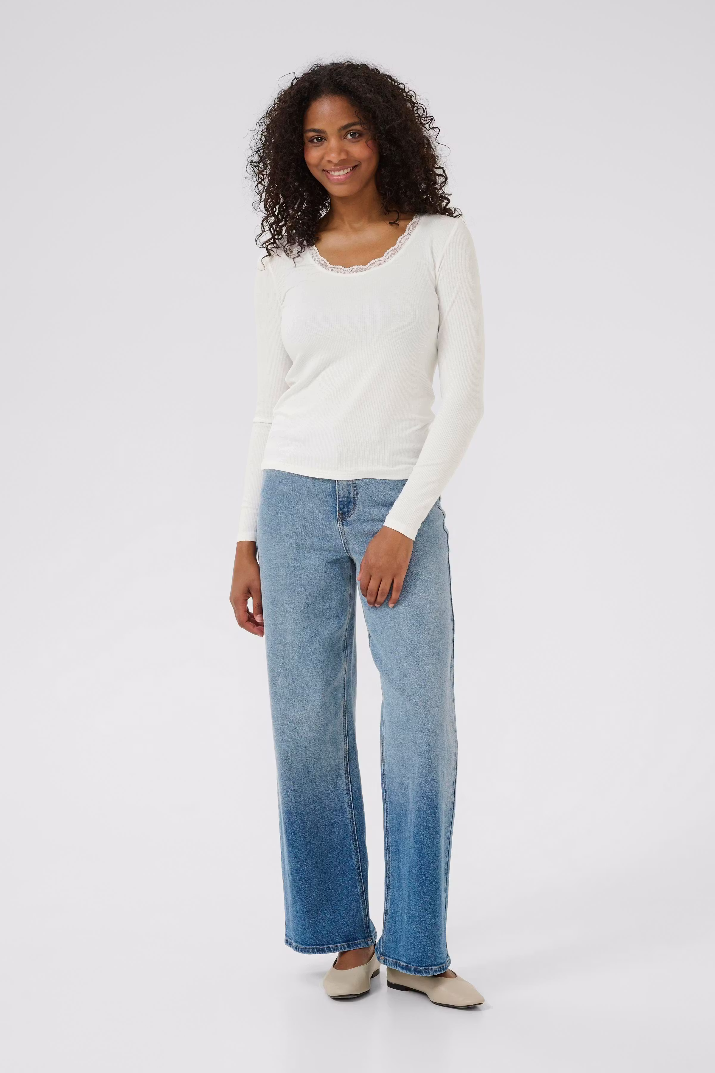 KAomi T-shirt LOOKBOOK FRONT 10510142-110602