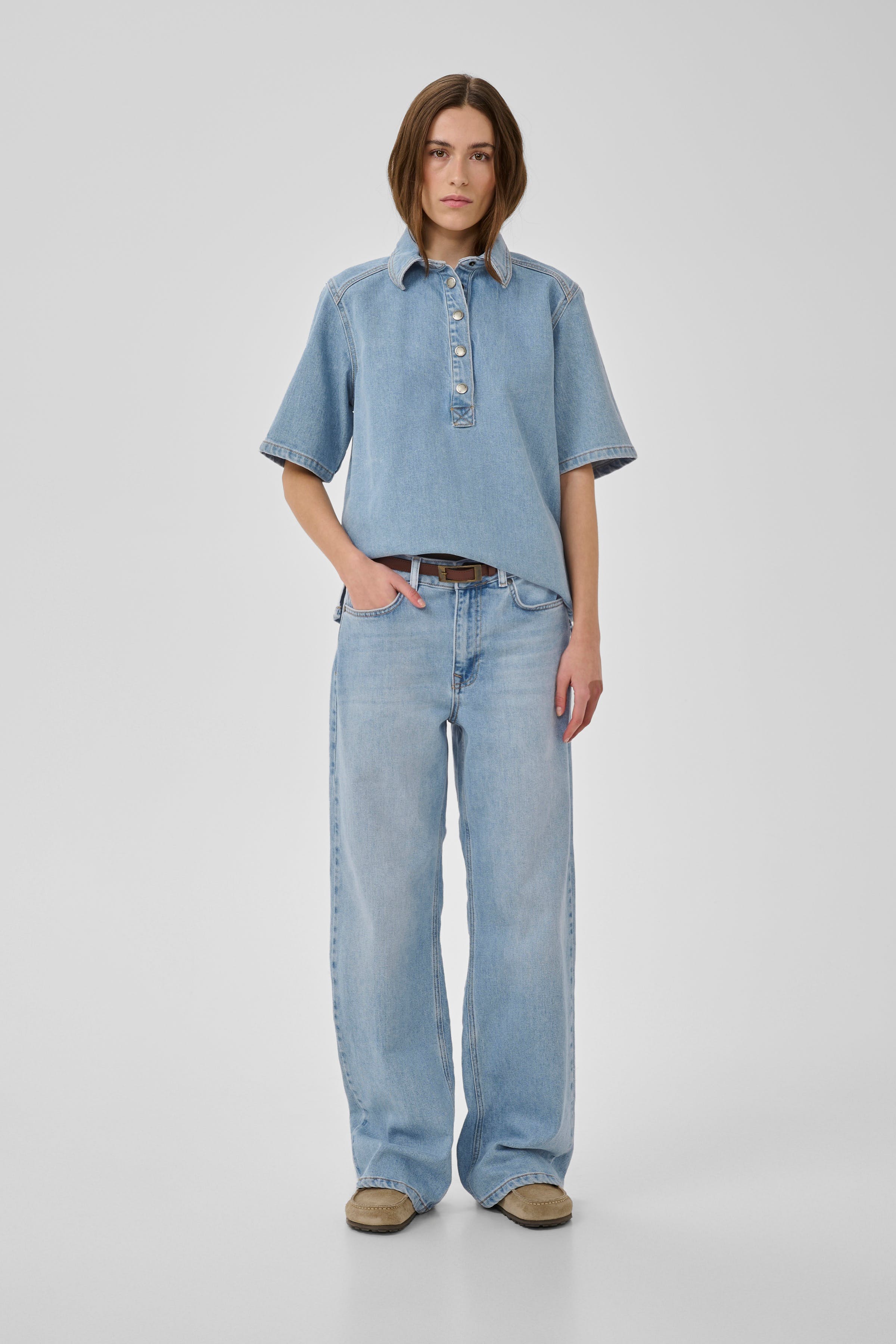 05 THE LOUIS HIGH WIDE JEANS LOOKBOOK FRONT 10704222-100045