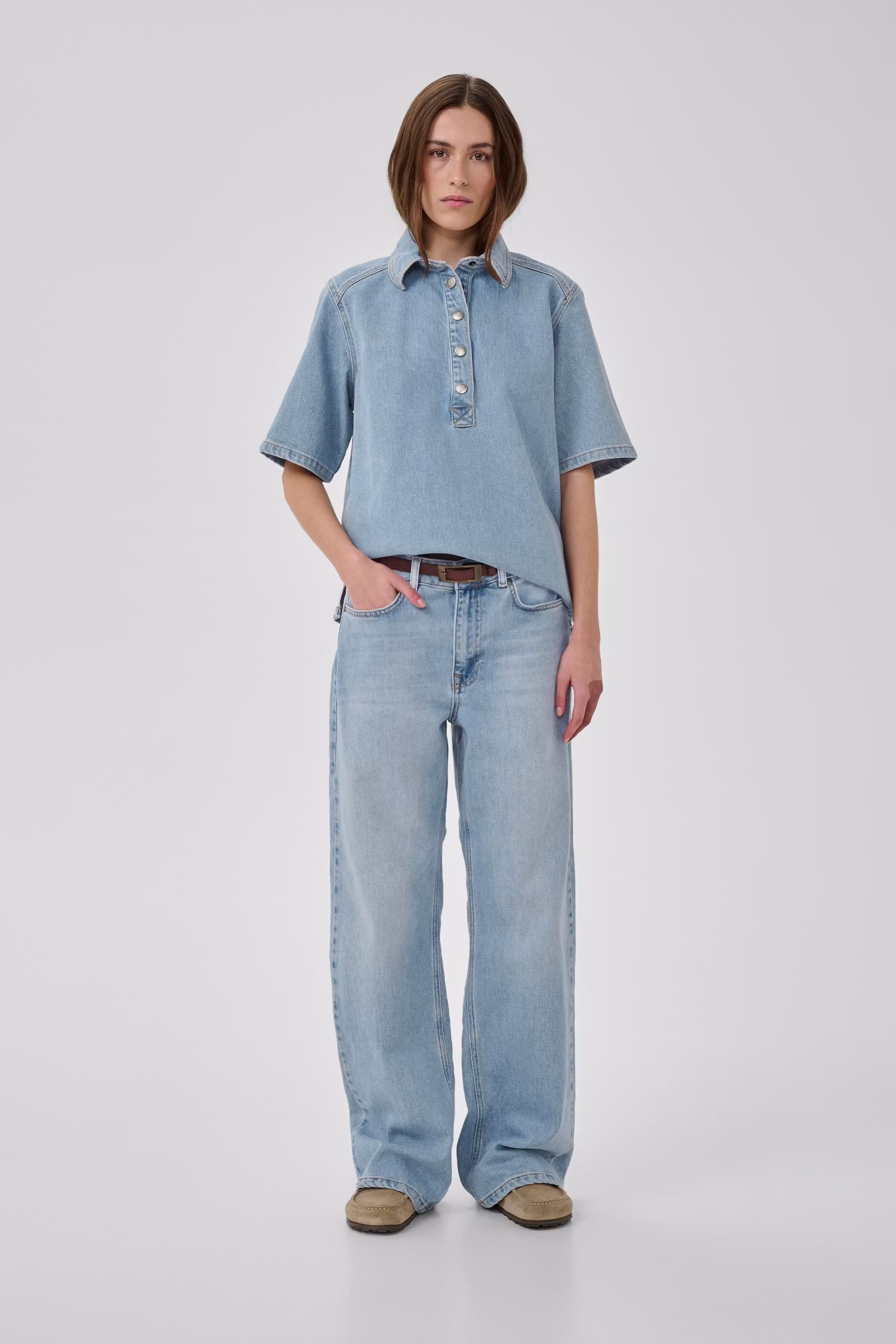 05 THE LOUIS HIGH WIDE JEANS LOOKBOOK FRONT 10704222-100045