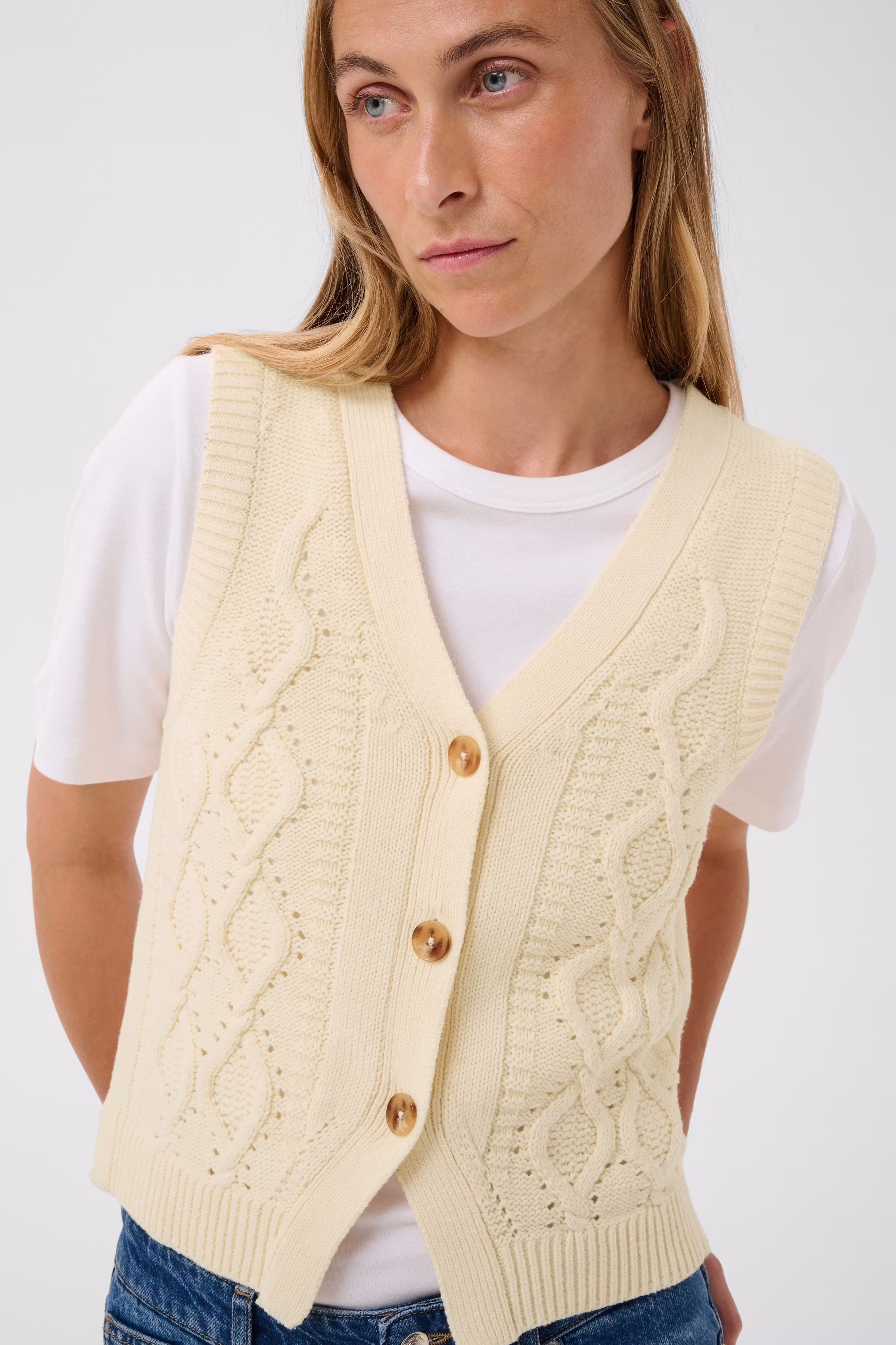 ChristinPW Vest LOOKBOOK DETAIL 30310791-120304
