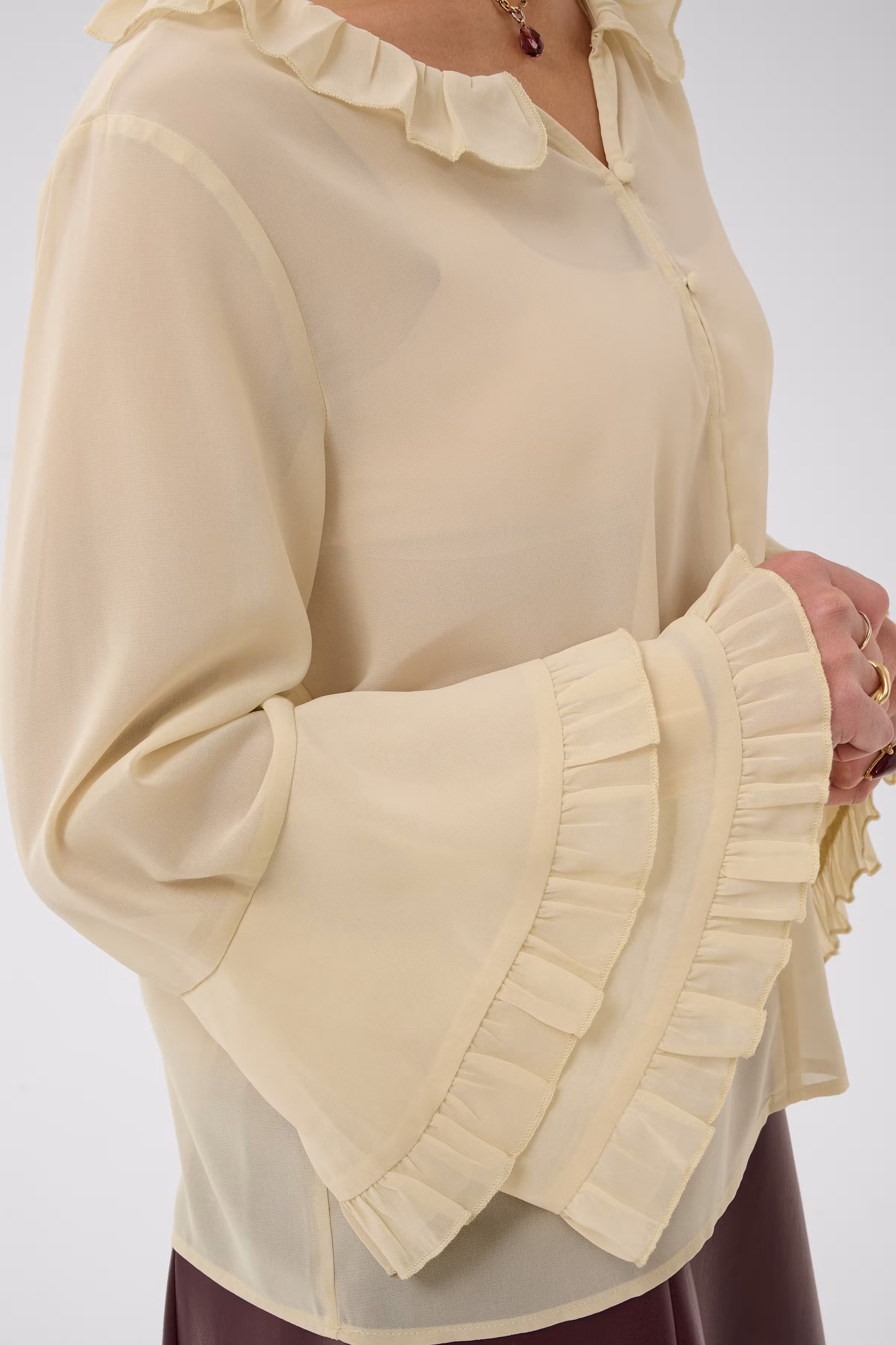 CRFlouncy Bluse LOOKBOOK DETAIL 10615646-130401