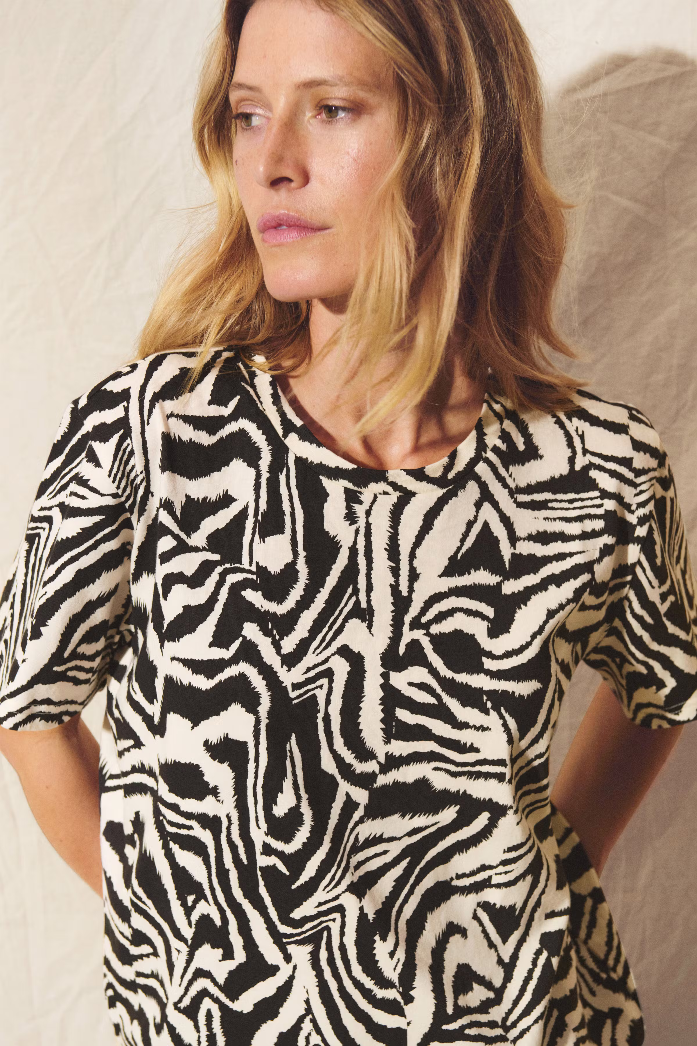 NahidPW T-shirt LOCATION NONE 30309873-303965