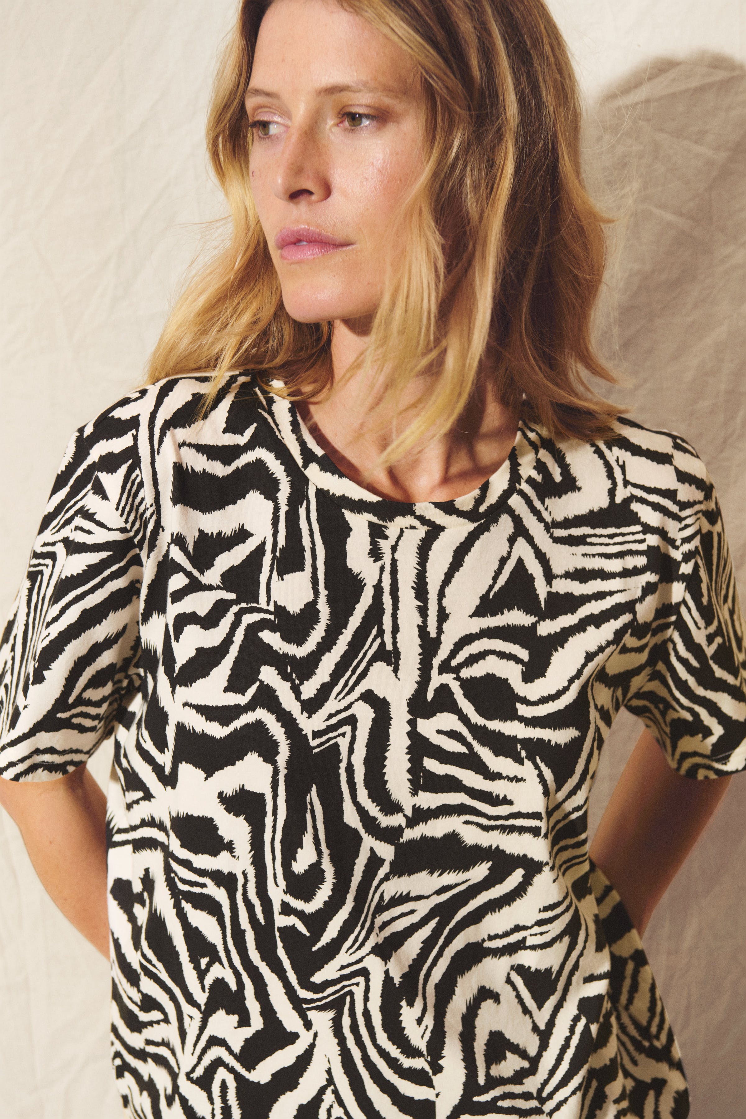 NahidPW T-shirt LOCATION NONE 30309873-303965