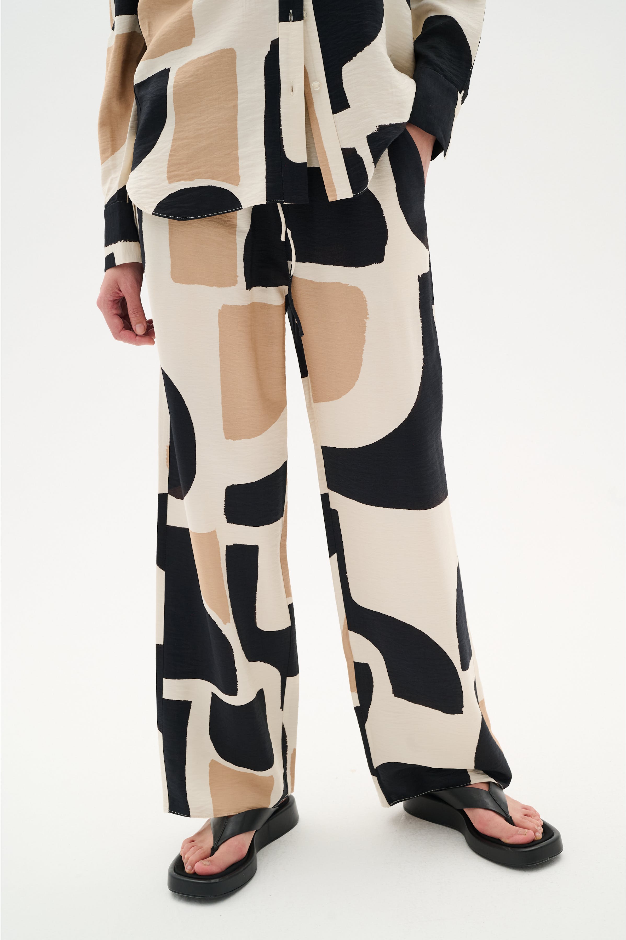 CominoIW Hose LOOKBOOK FRONT 30110235-303526