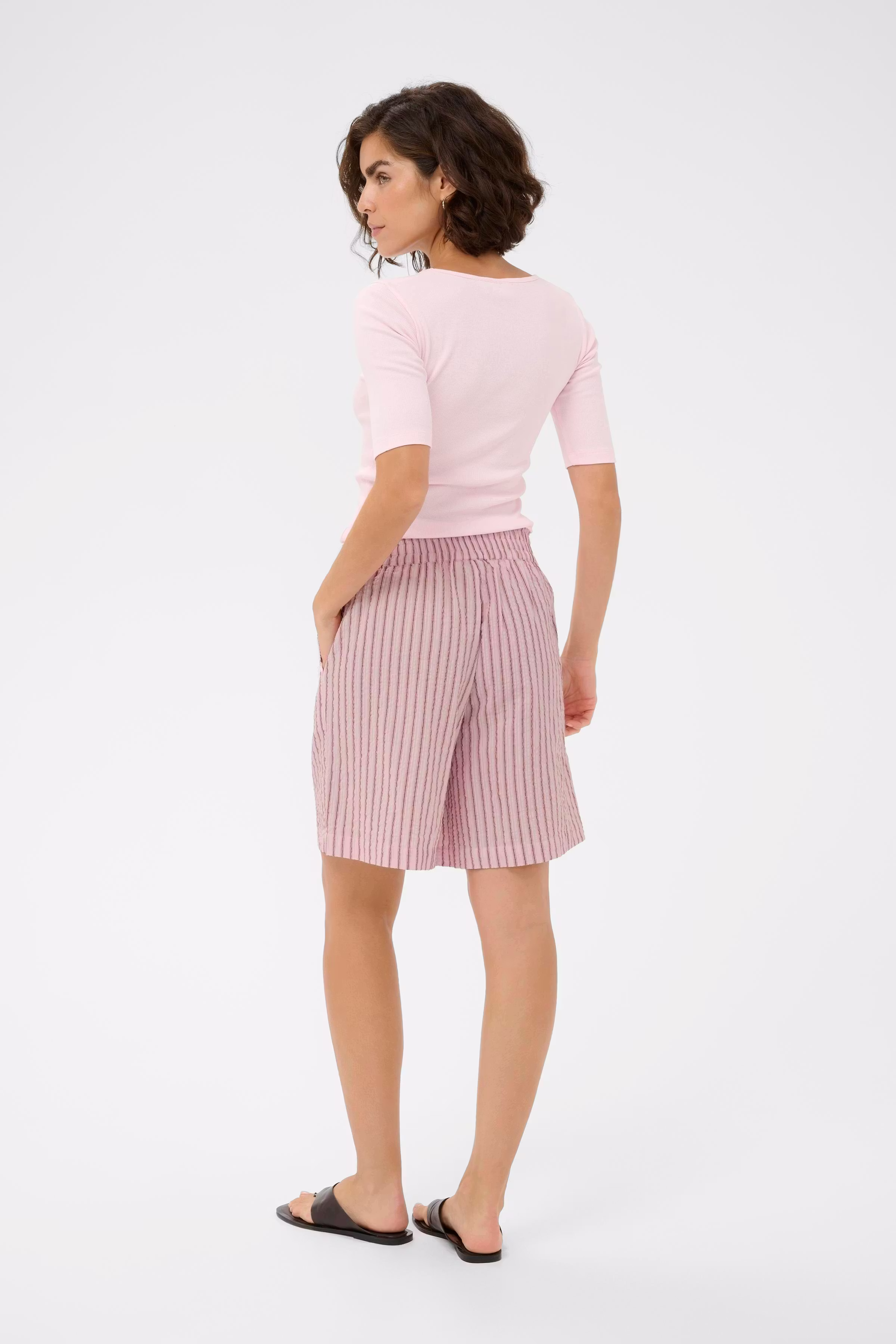 KAlara Shorts LOOKBOOK BACK 10511505-109318