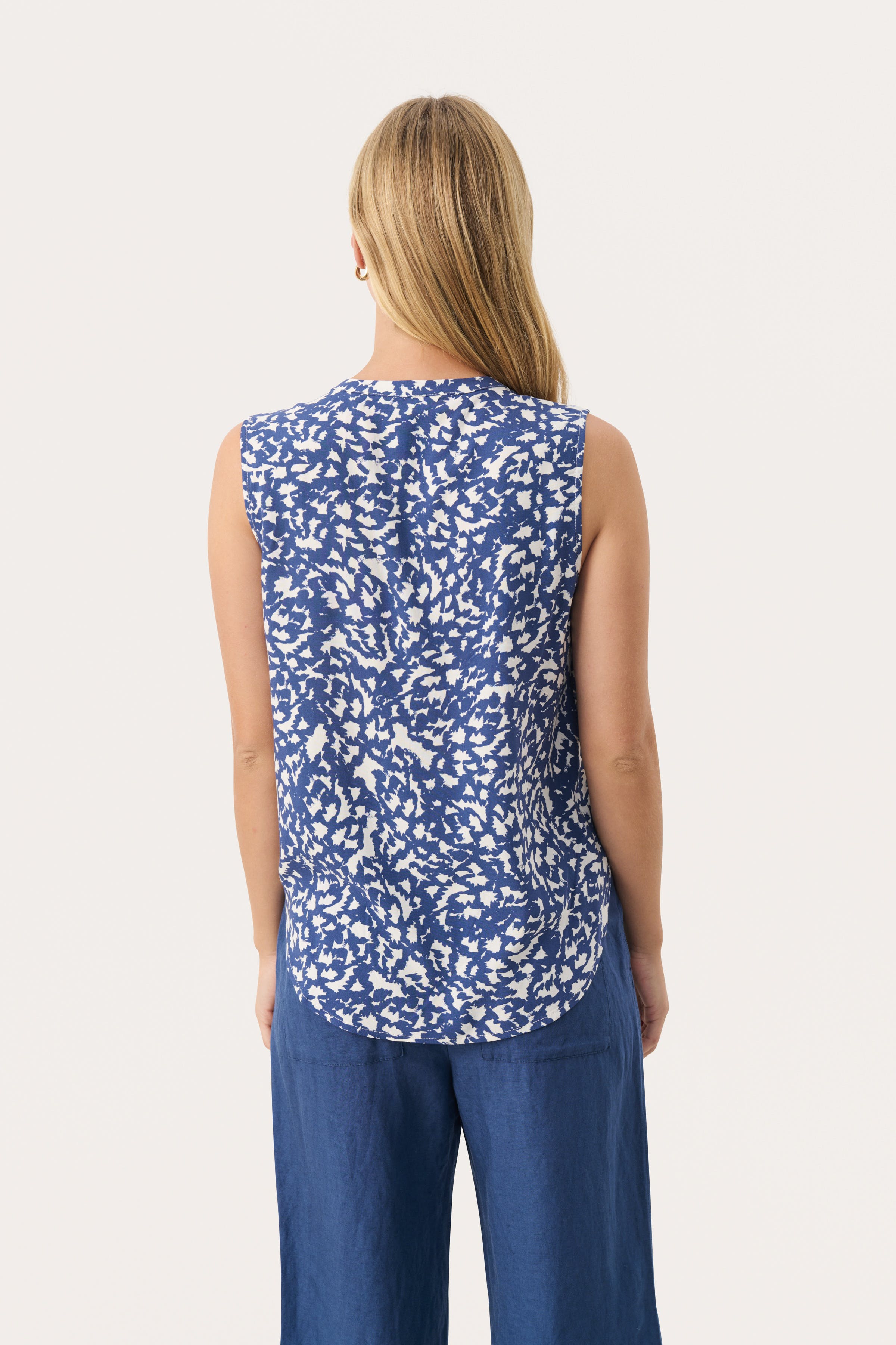 AndiaPW Top LOOKBOOK BACK 30308317-303804