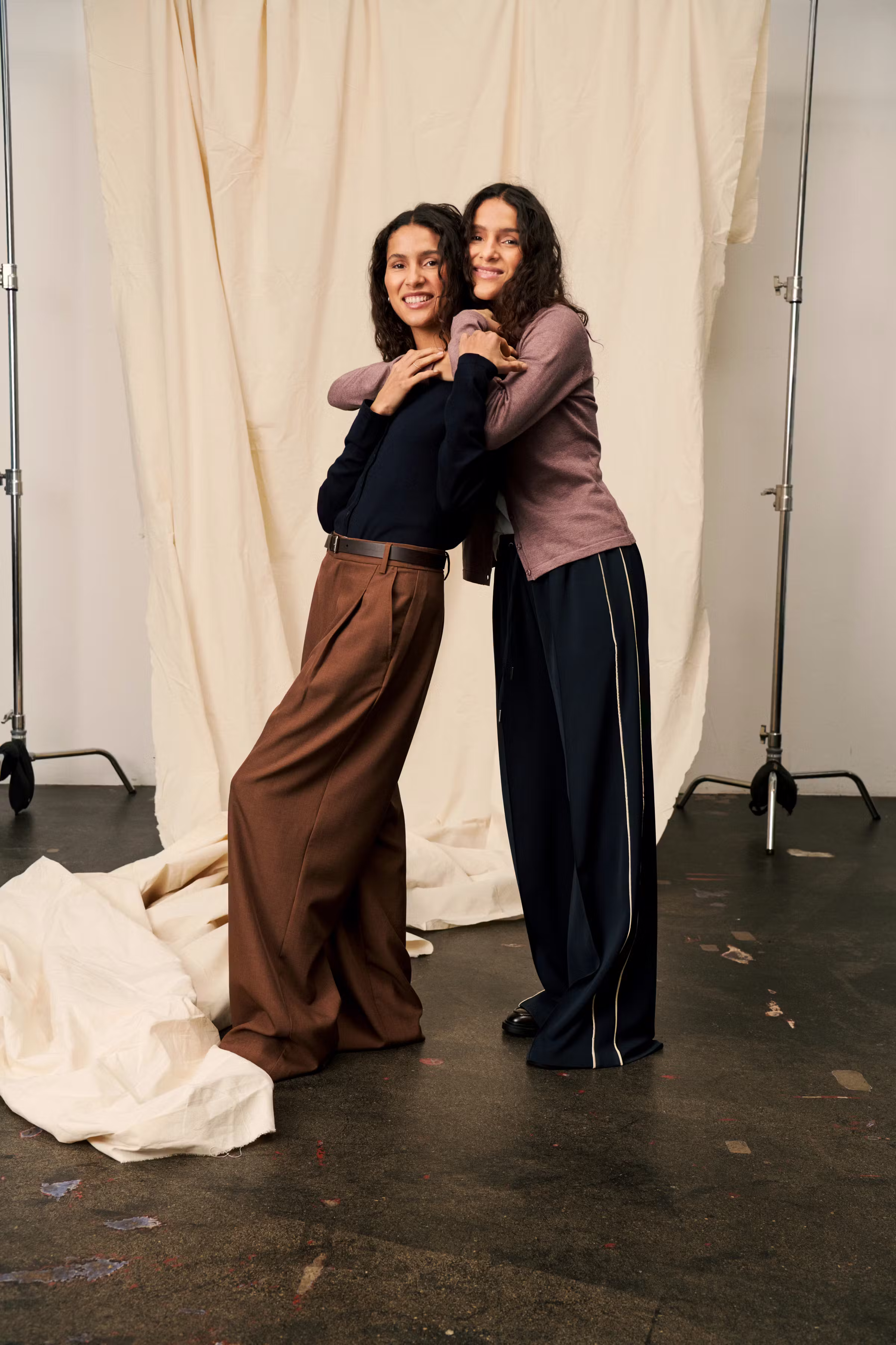 MilaSZ R-Neck Cardigan LOCATION NONE 30500005-193924