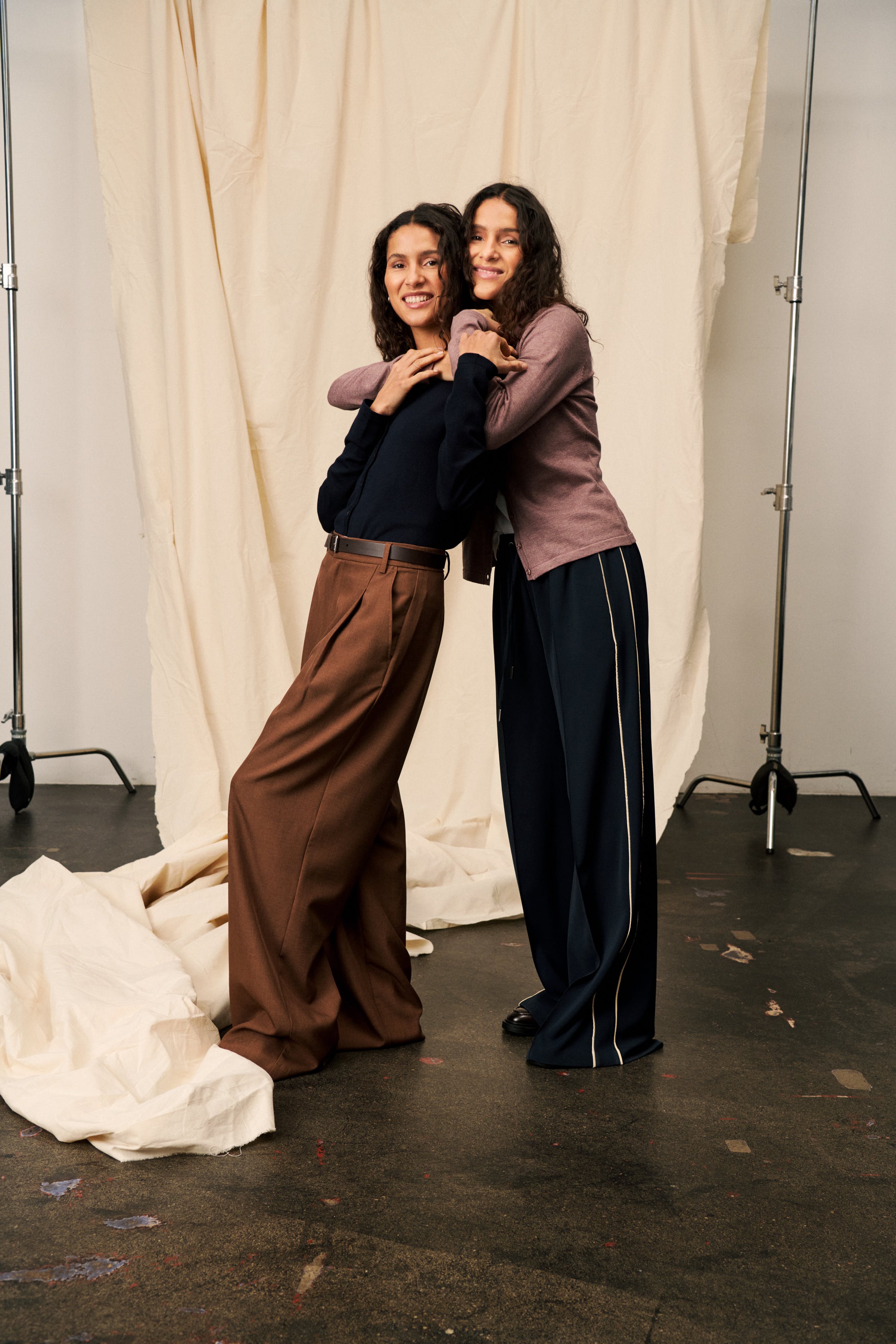 MilaSZ R-Neck Cardigan LOCATION NONE 30500005-193924