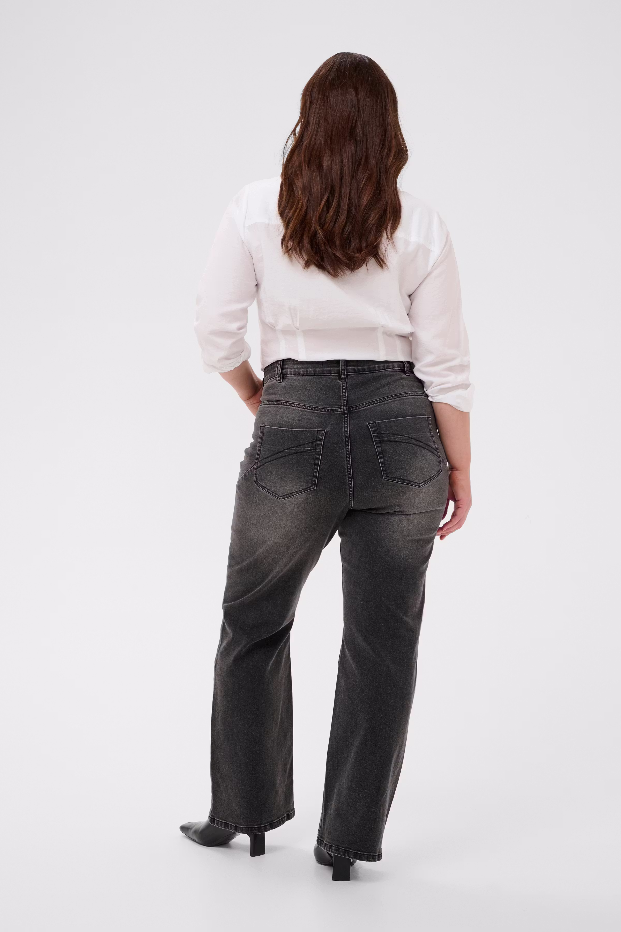 KCflora Flared Jeans LOOKBOOK FRONT 10583712-108531