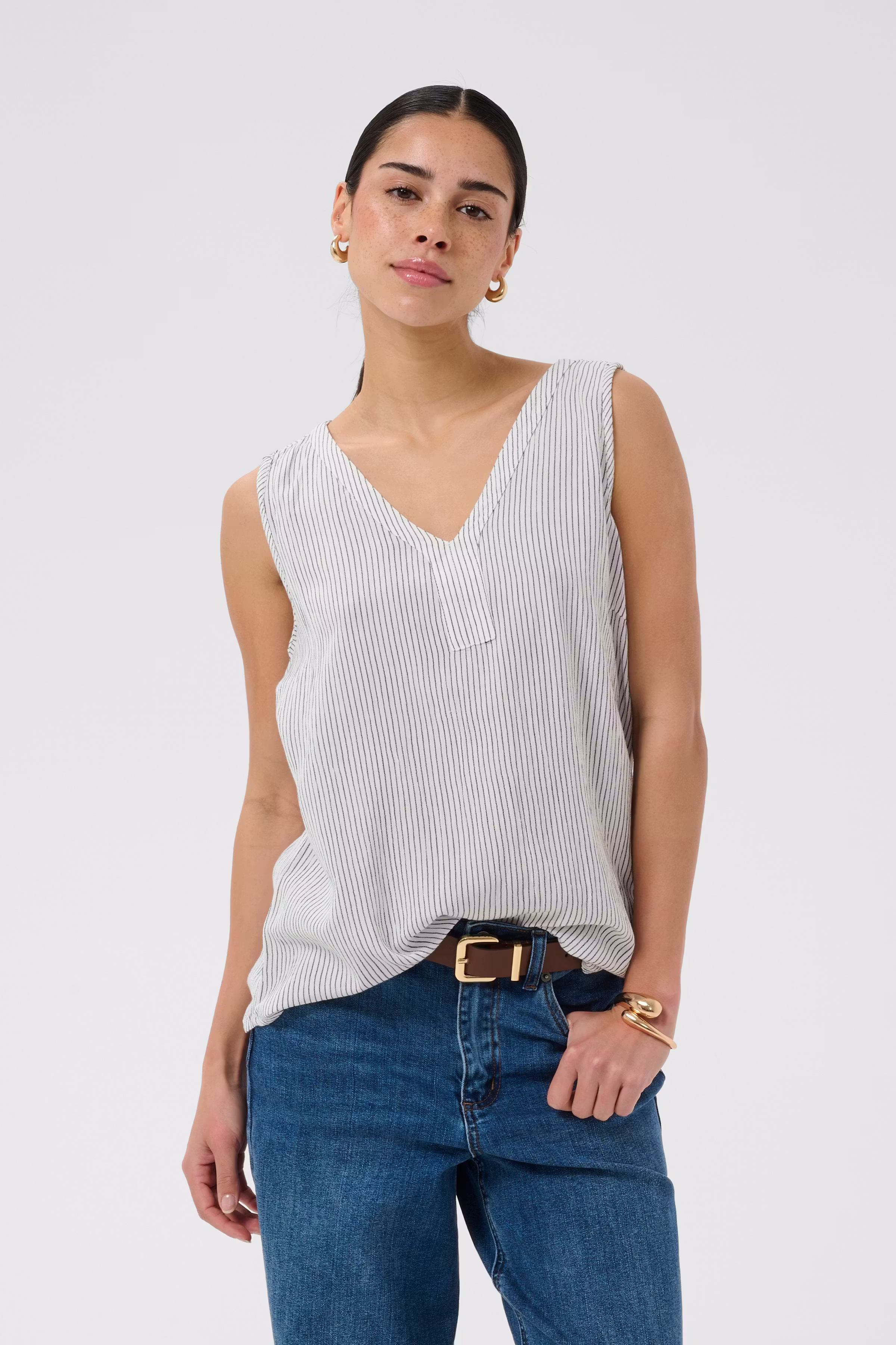 Amber Blouse LOOKBOOK FRONT 10501279-50003