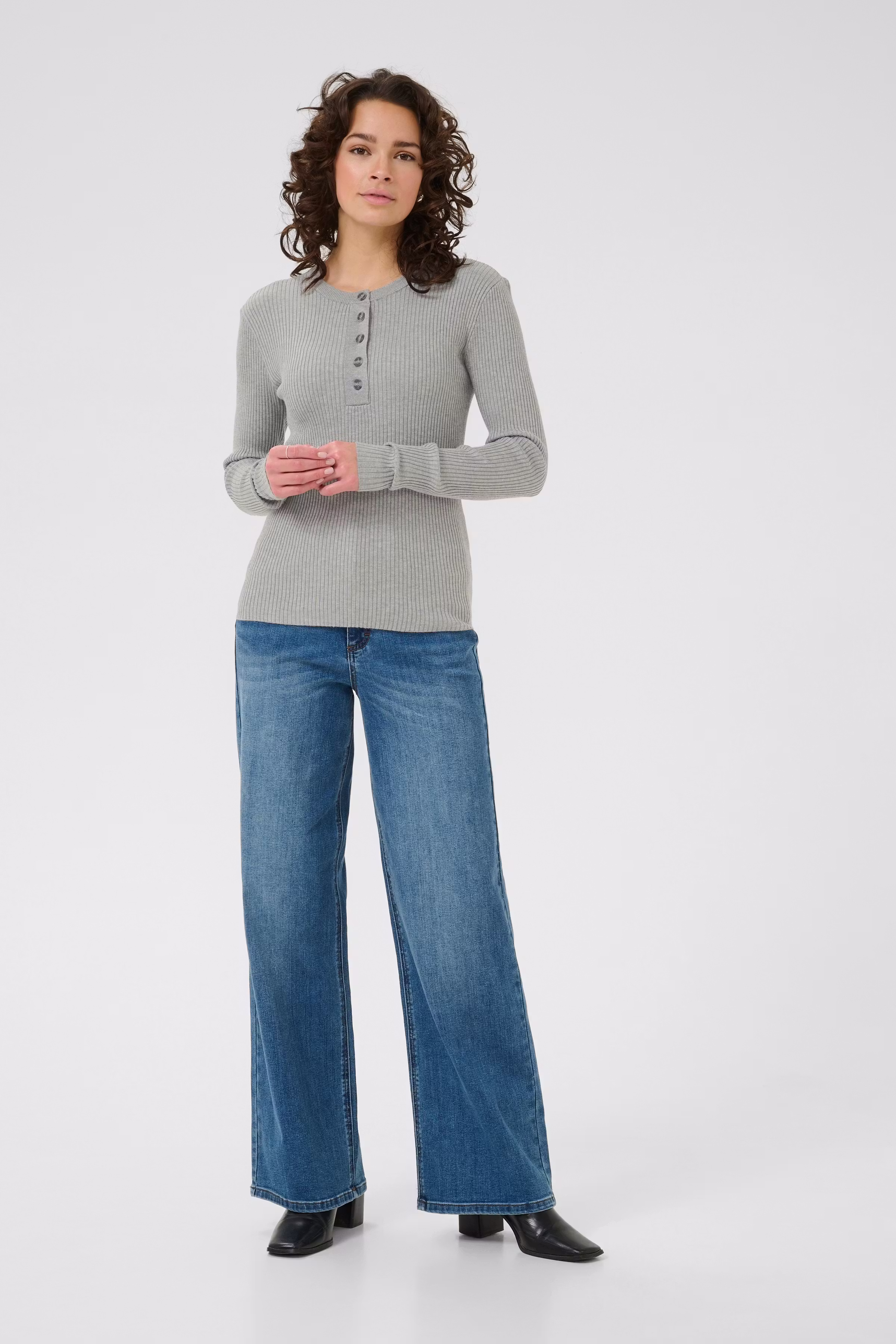 KAomi Pullover LOOKBOOK FRONT 10510601-100123