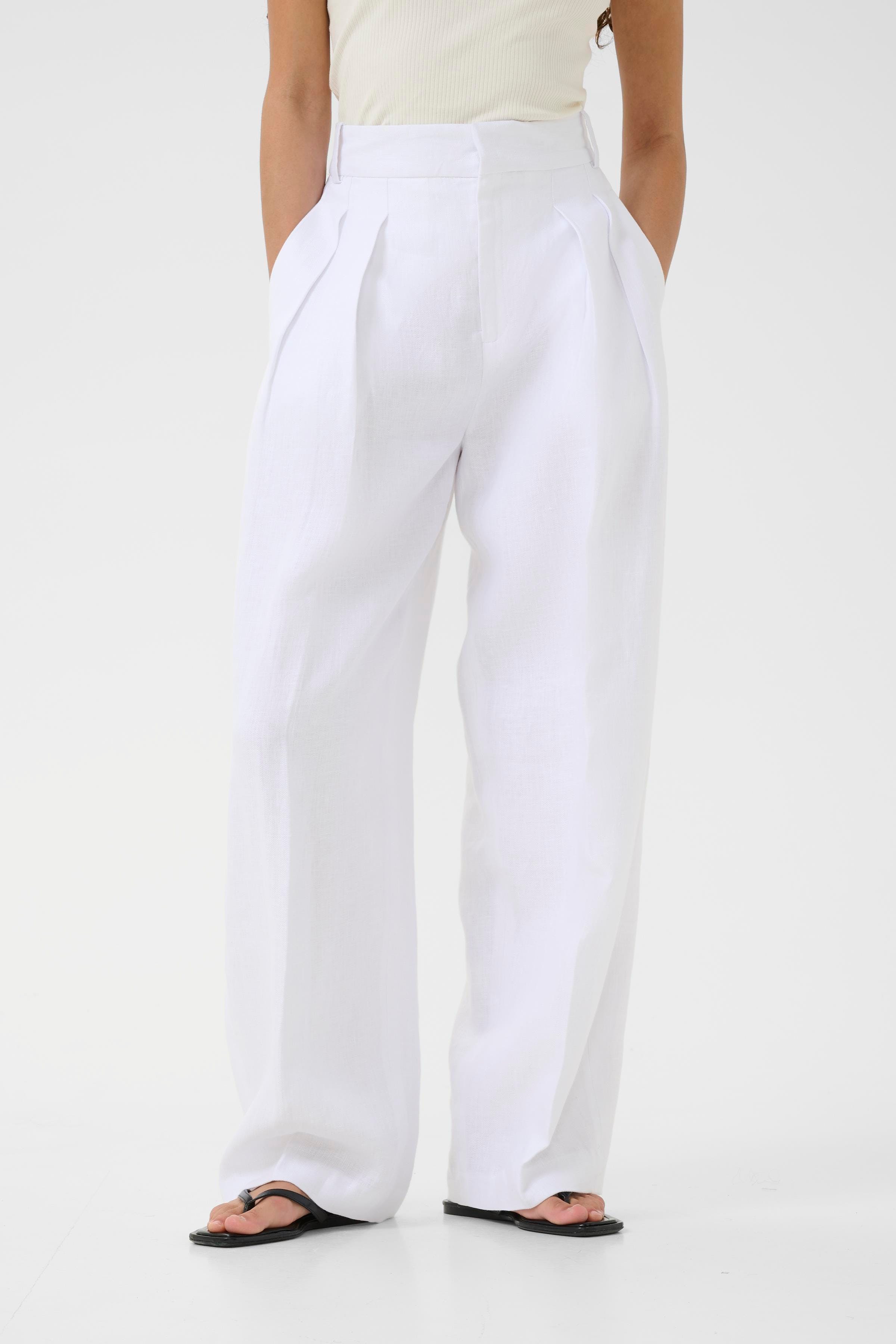 YaizaIW Linen Trousers LOOKBOOK FRONT 30110462-300001