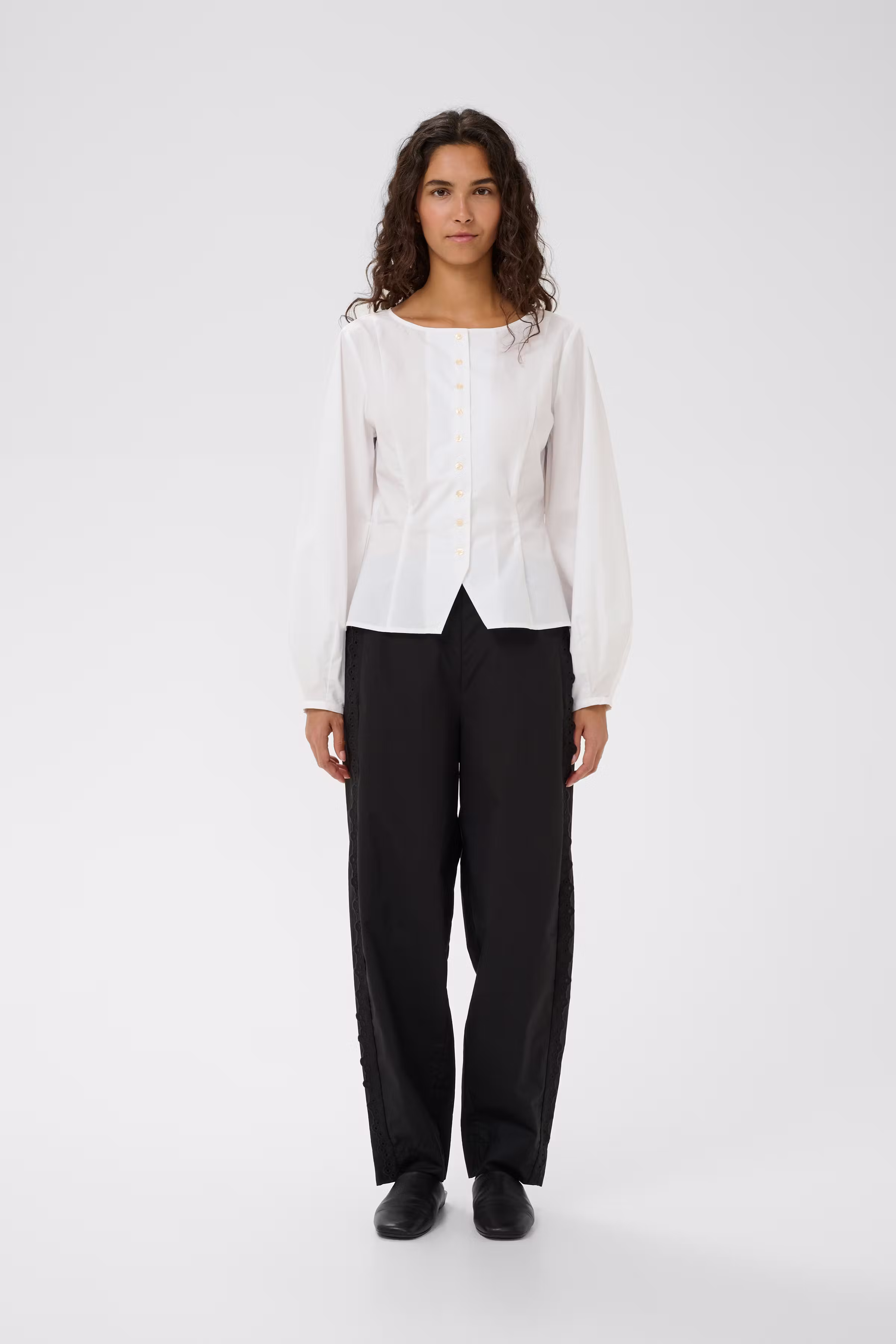 LELOIW Fitted Poplin Hemd LOOKBOOK FRONT 30112343-300001