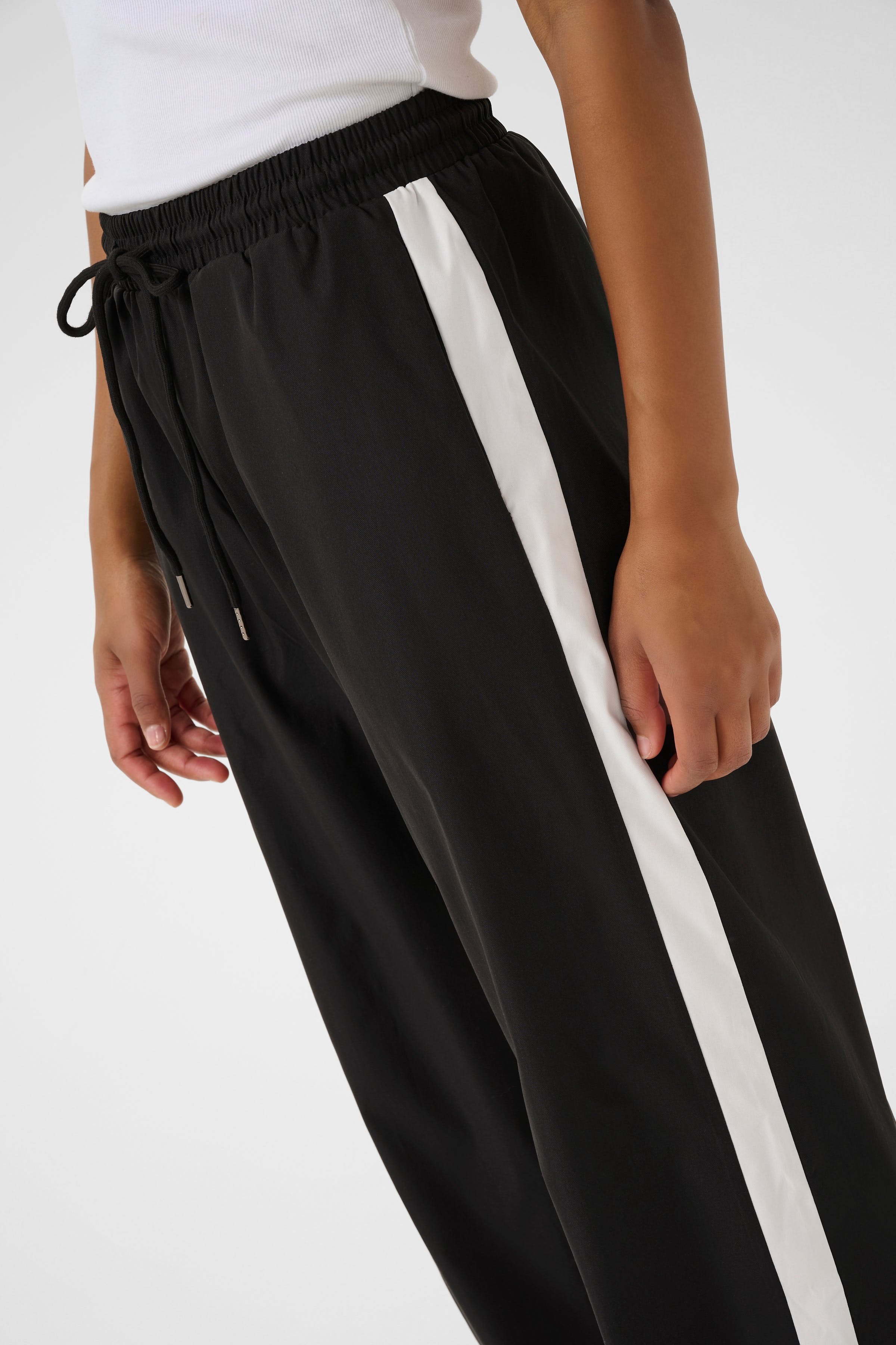 KAvanessa Trousers LOOKBOOK DETAIL 10552458-100121