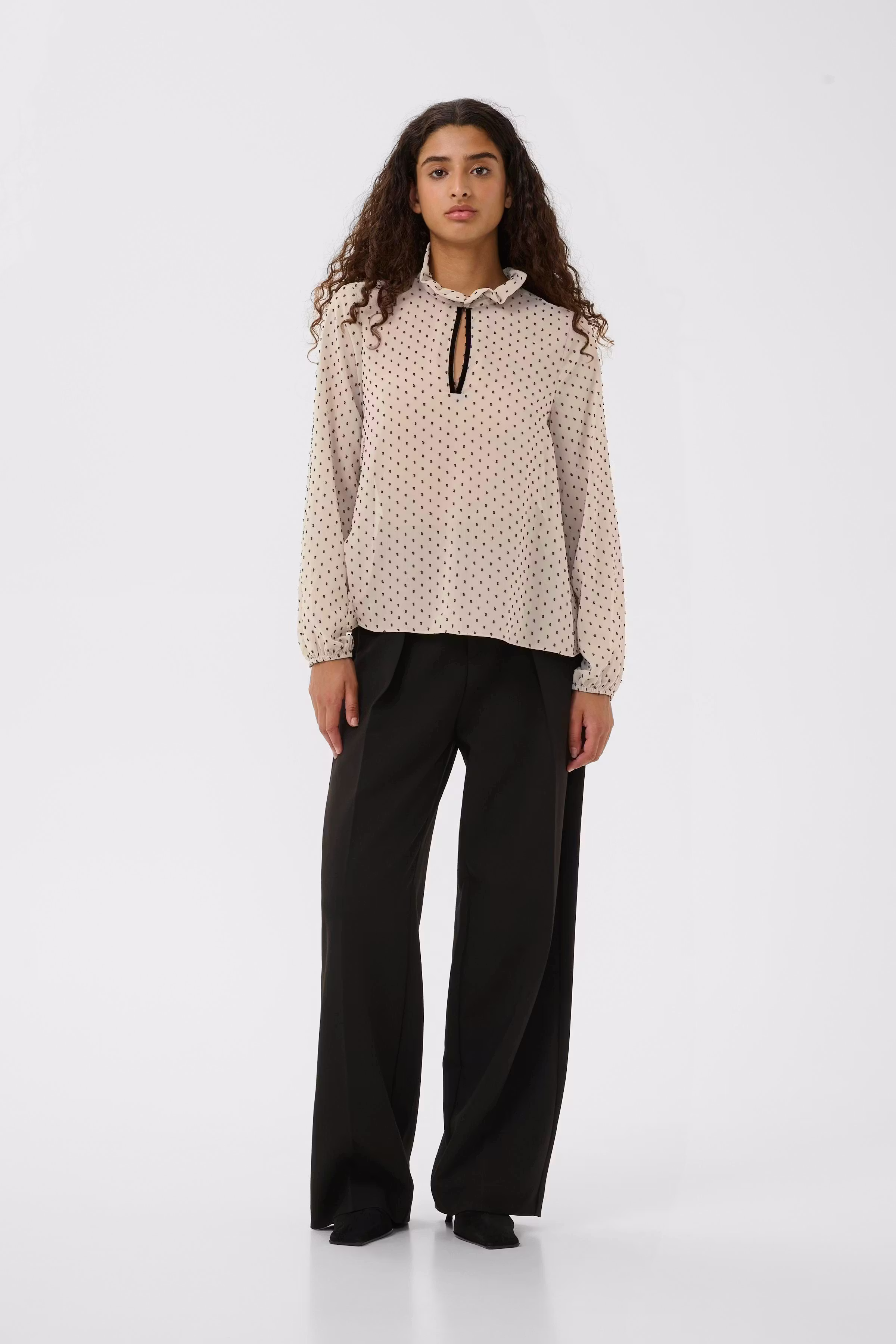 DOTTIEIW Blus LOOKBOOK FRONT 30112103-161406